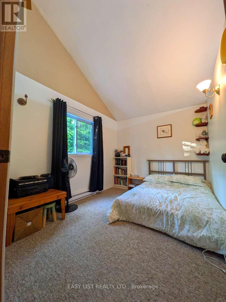 2135 CHAMPLAIN ROAD - 8