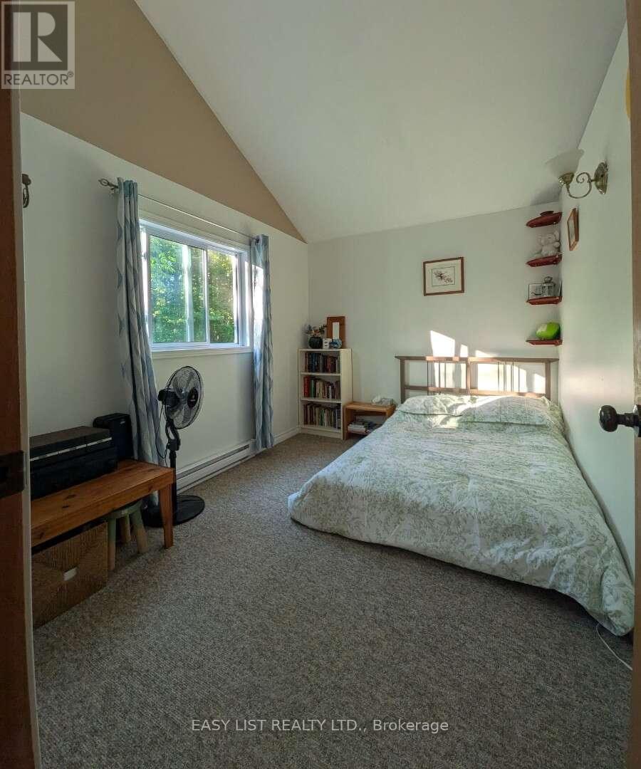 2135 CHAMPLAIN ROAD - 9