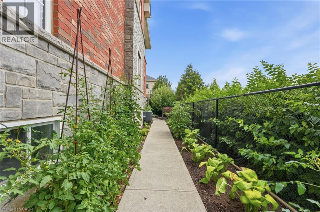 4 BOUSFIELD Court - 31