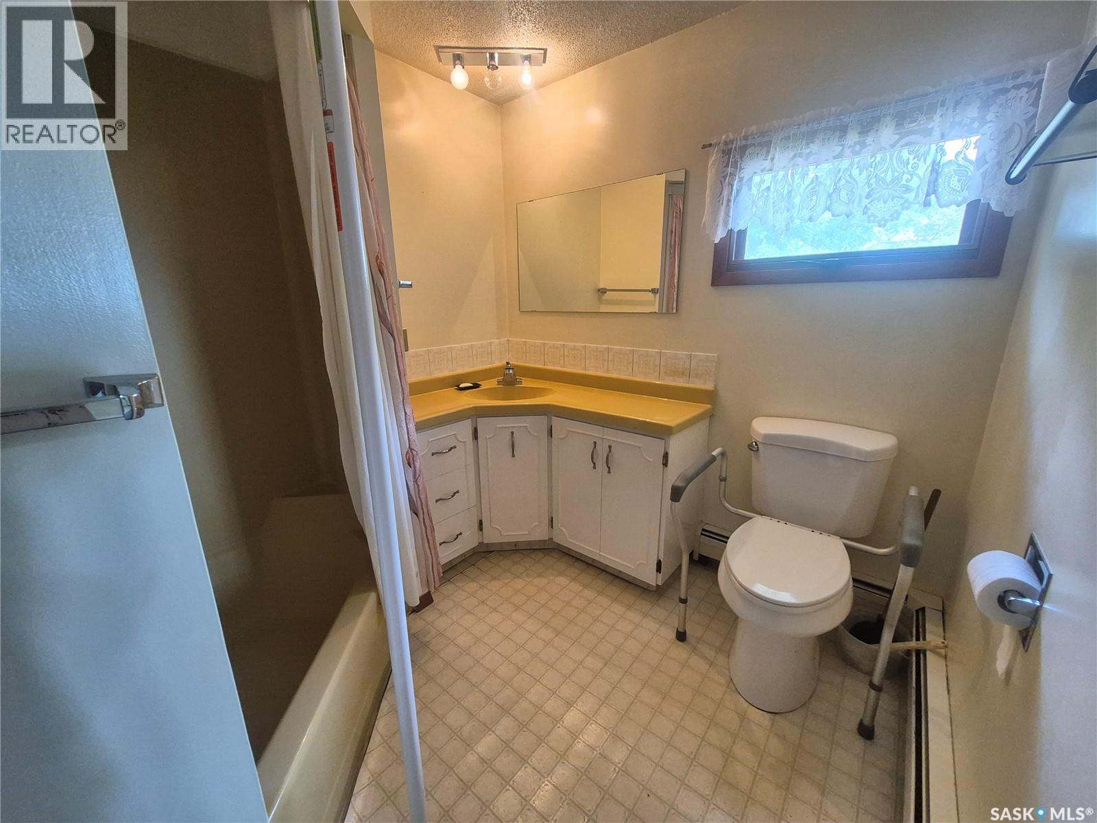 413 Peterson AVENUE - Image 16