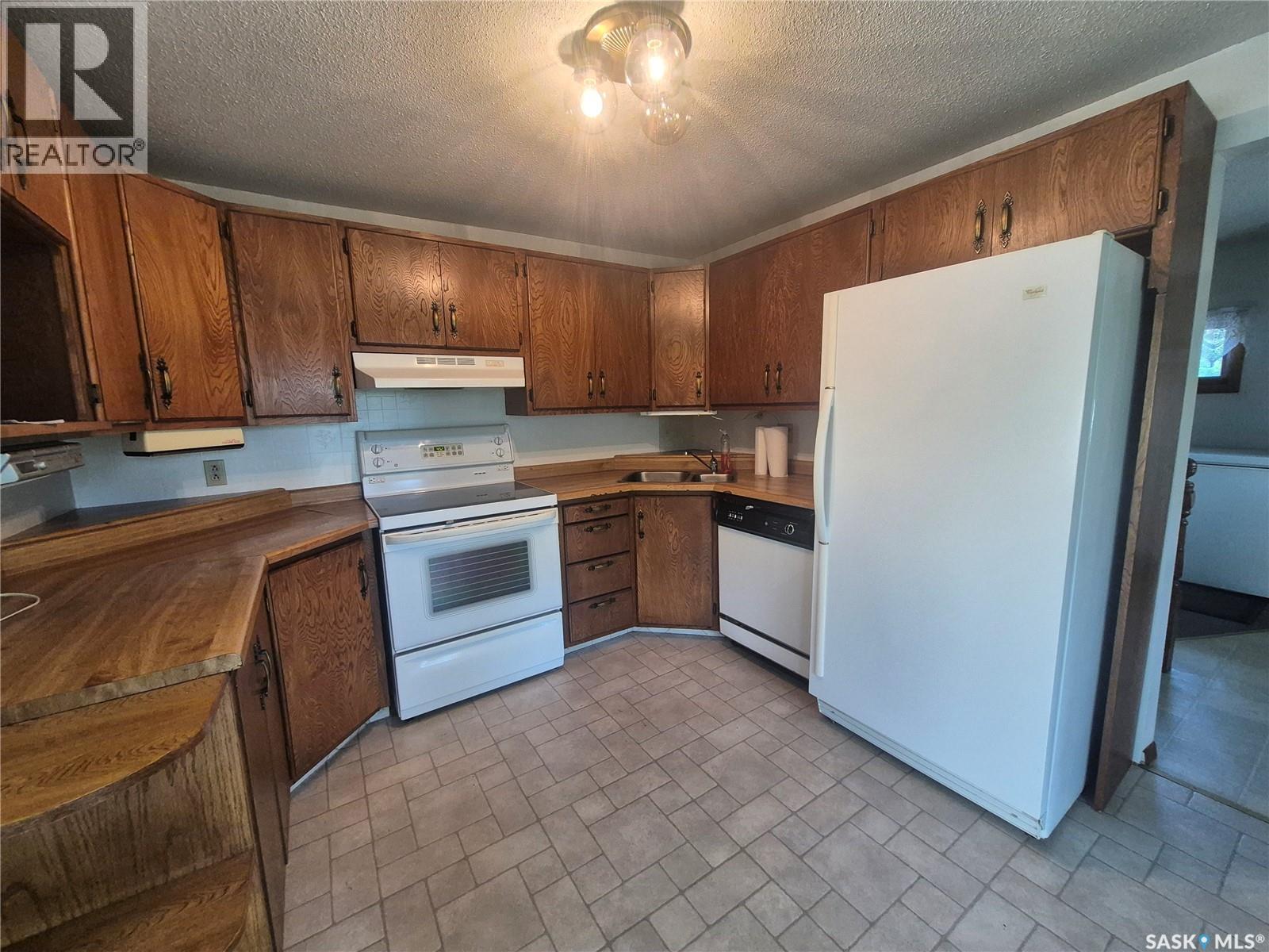 413 Peterson AVENUE - Image 4