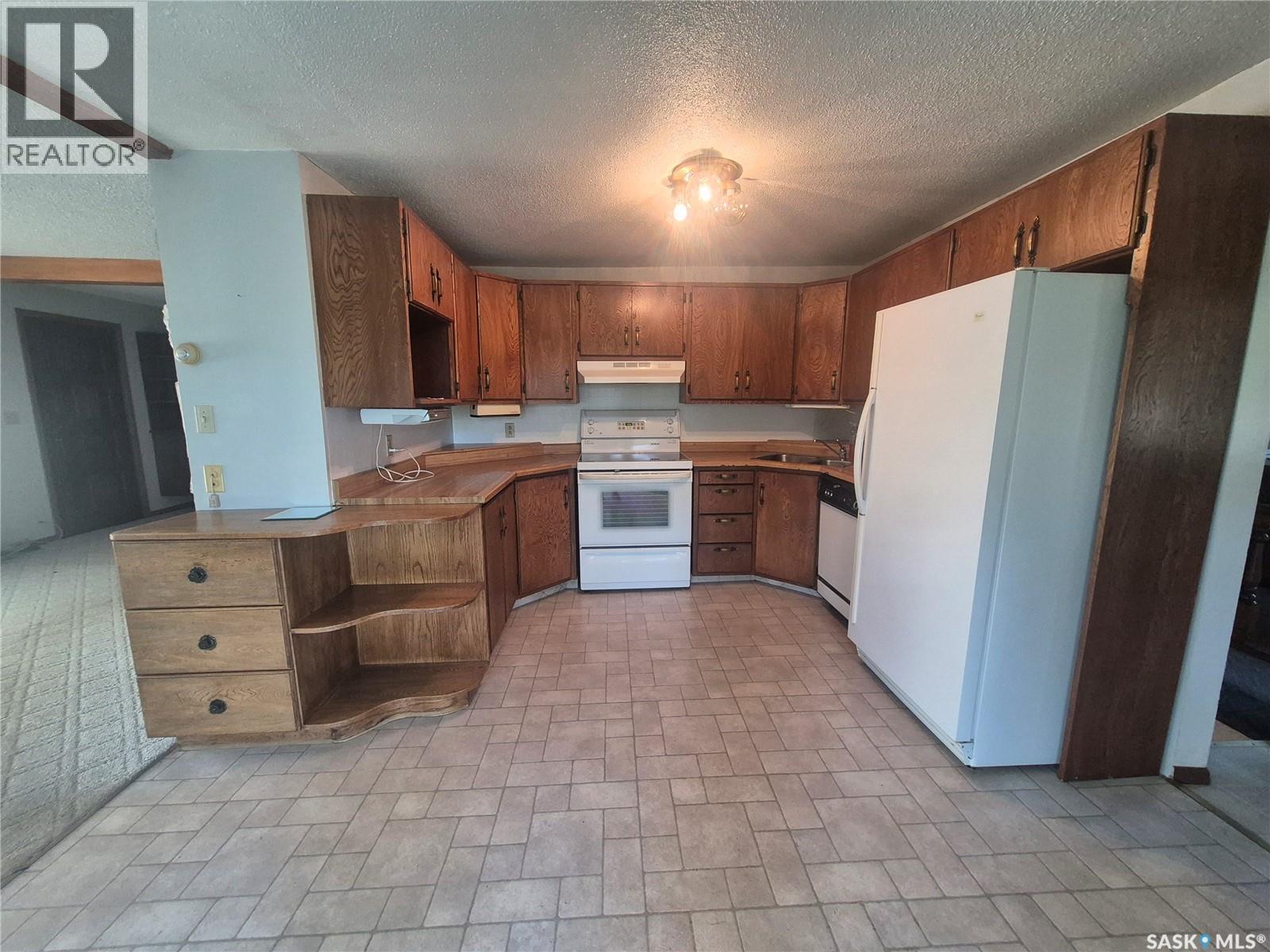 413 Peterson AVENUE - Image 5