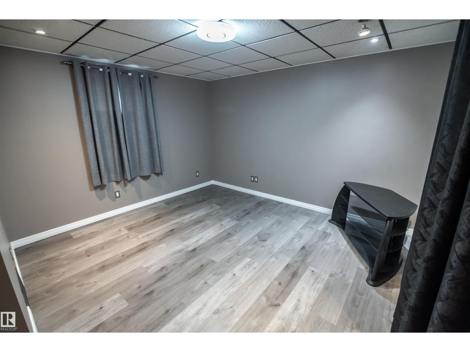24 GLENWOOD CR - Image 37