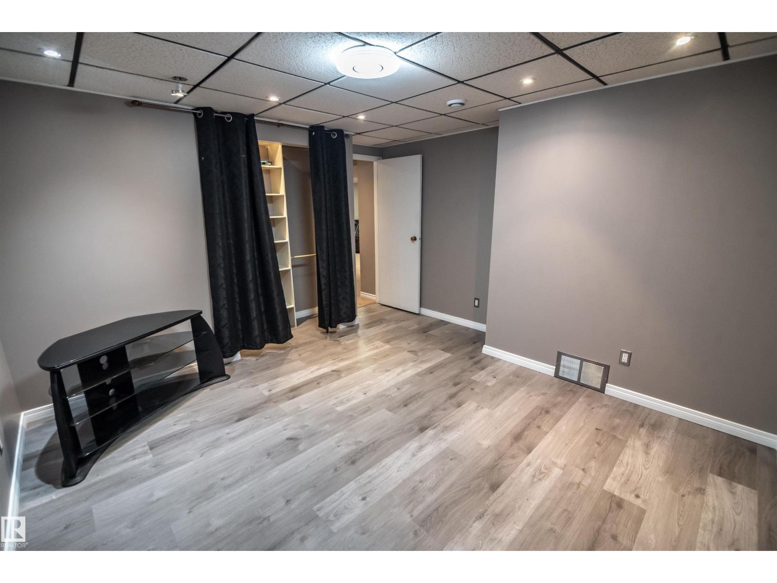24 GLENWOOD CR - Image 38