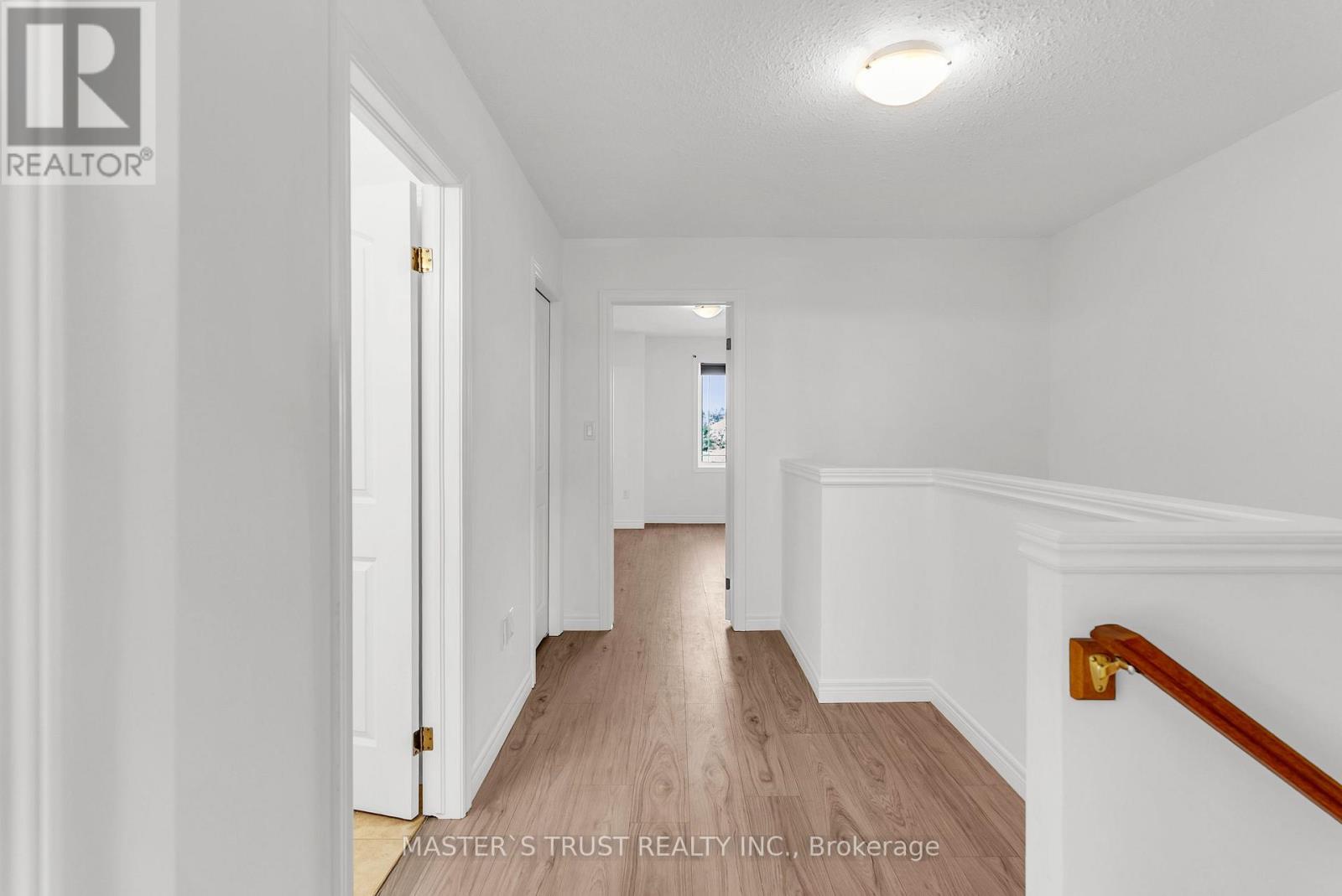 #5 9 AMOS DRIVE - 30