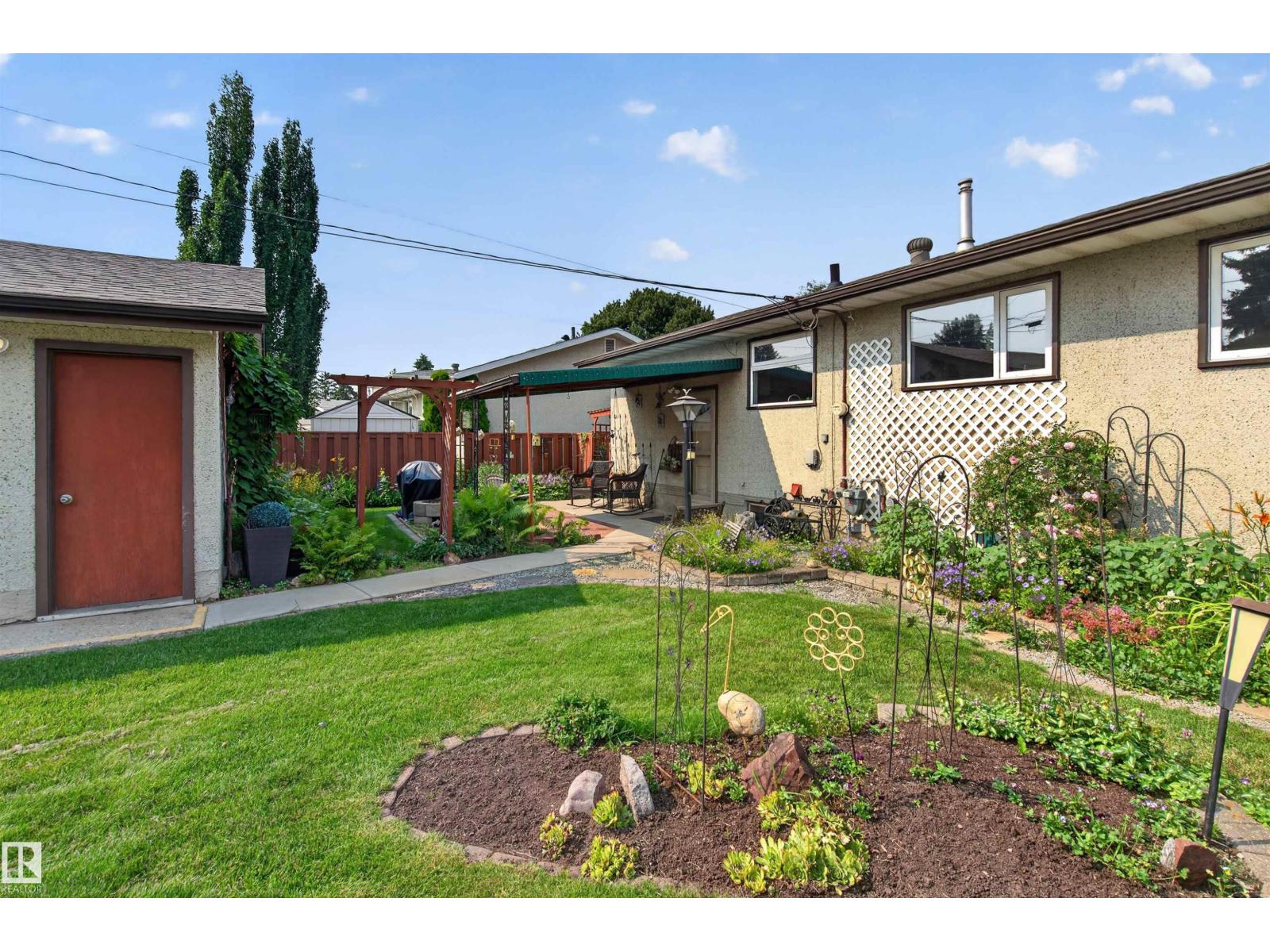 6503 88 AV NW - 31