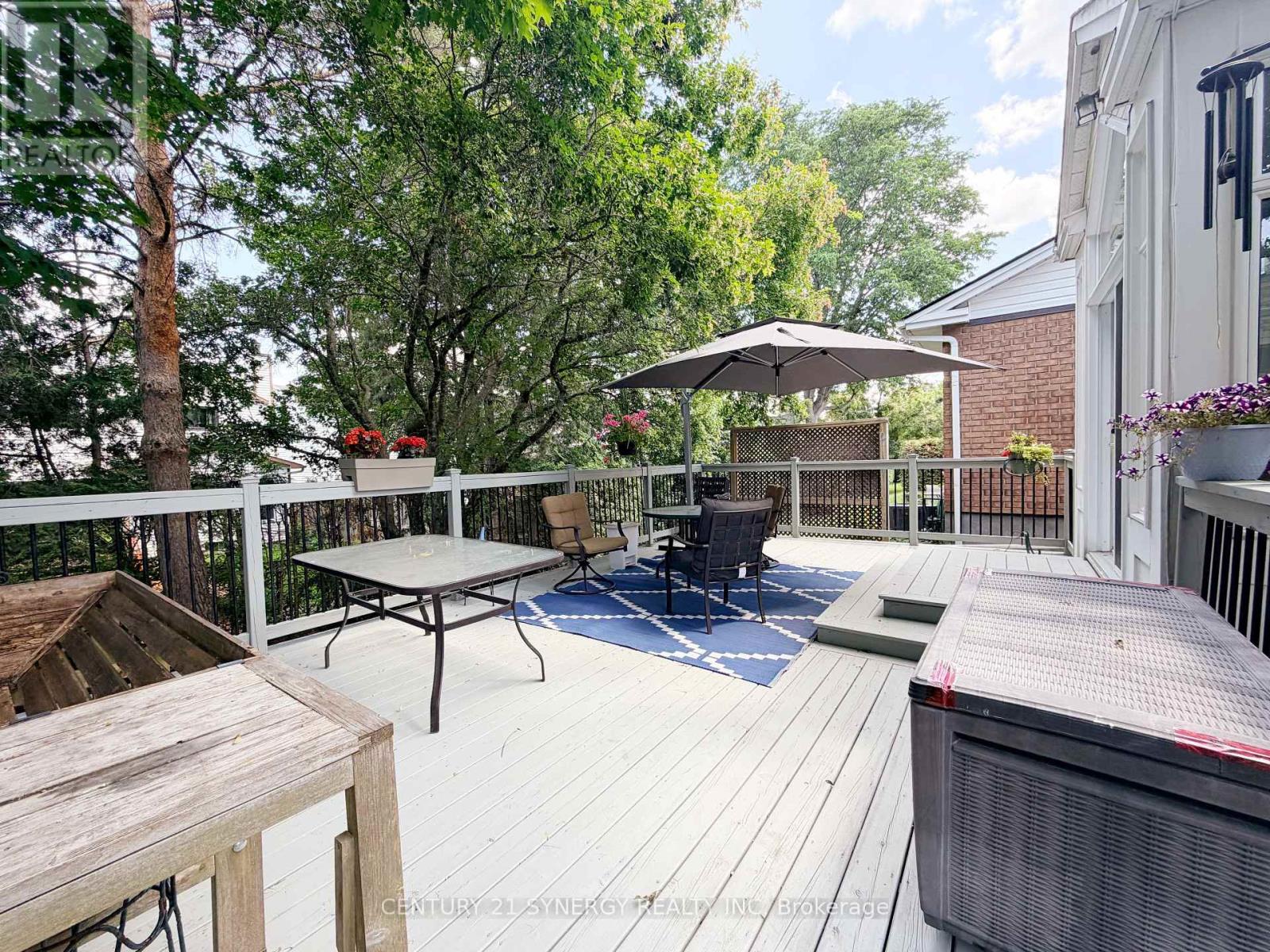 #16 32 INNESBROOK COURT - 34