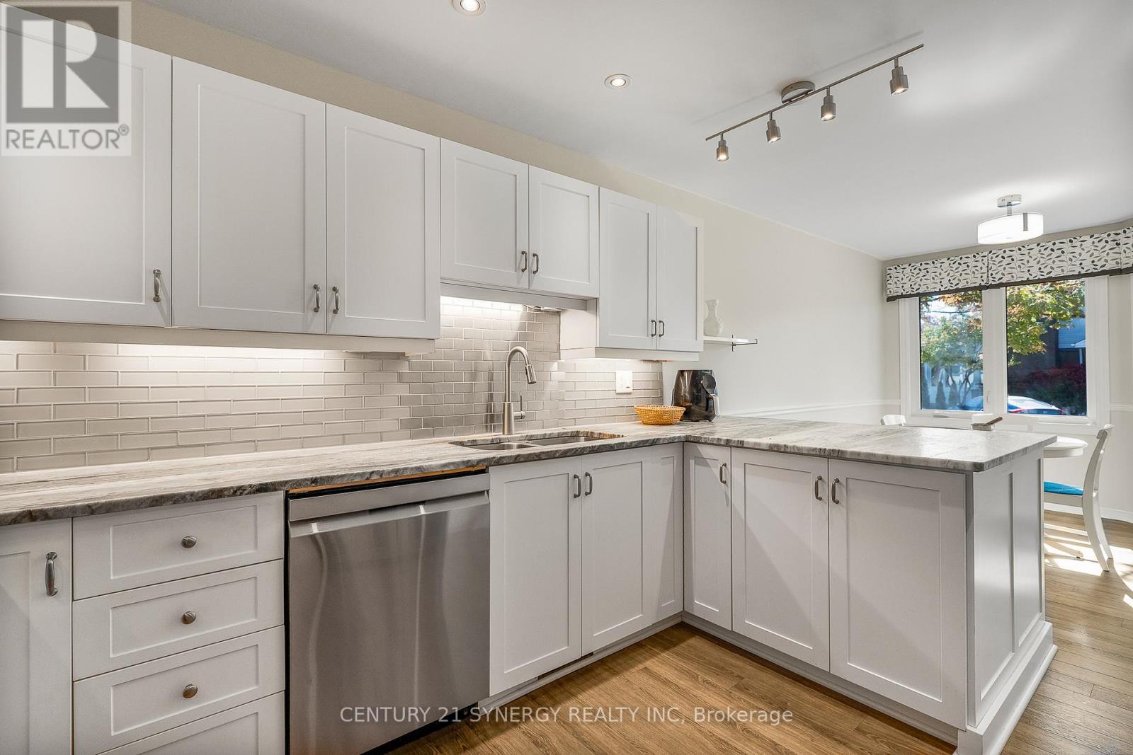 #16 32 INNESBROOK COURT - 5