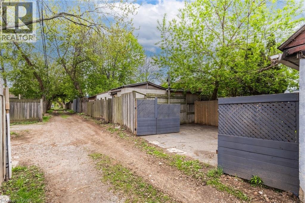 86 SMITH Avenue - Image 47