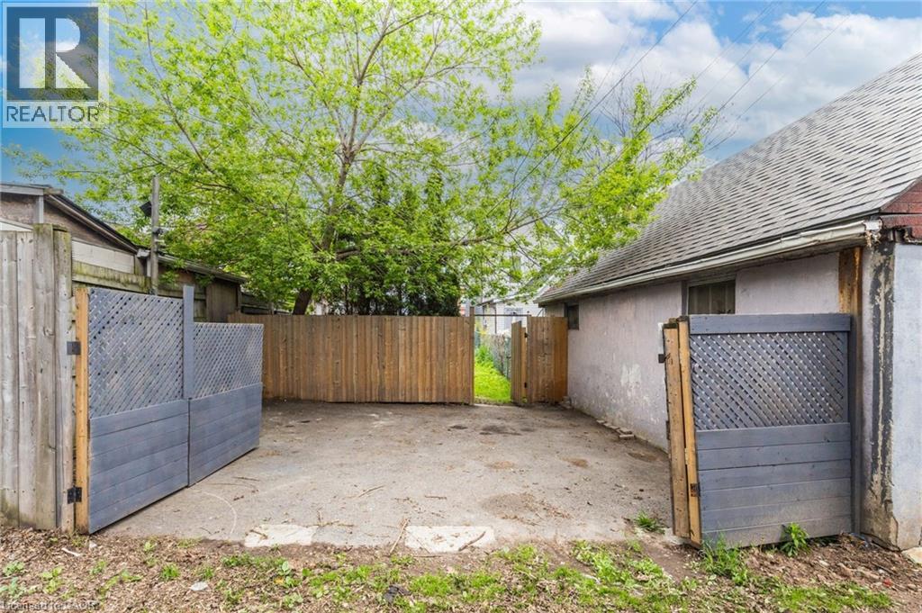 86 SMITH Avenue - 48