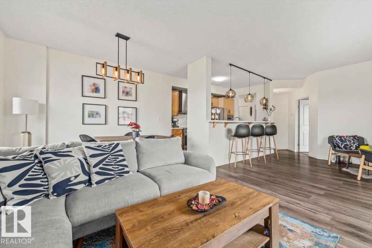 #704 9707 105 ST NW, Downtown (Edmonton), Edmonton photo 2