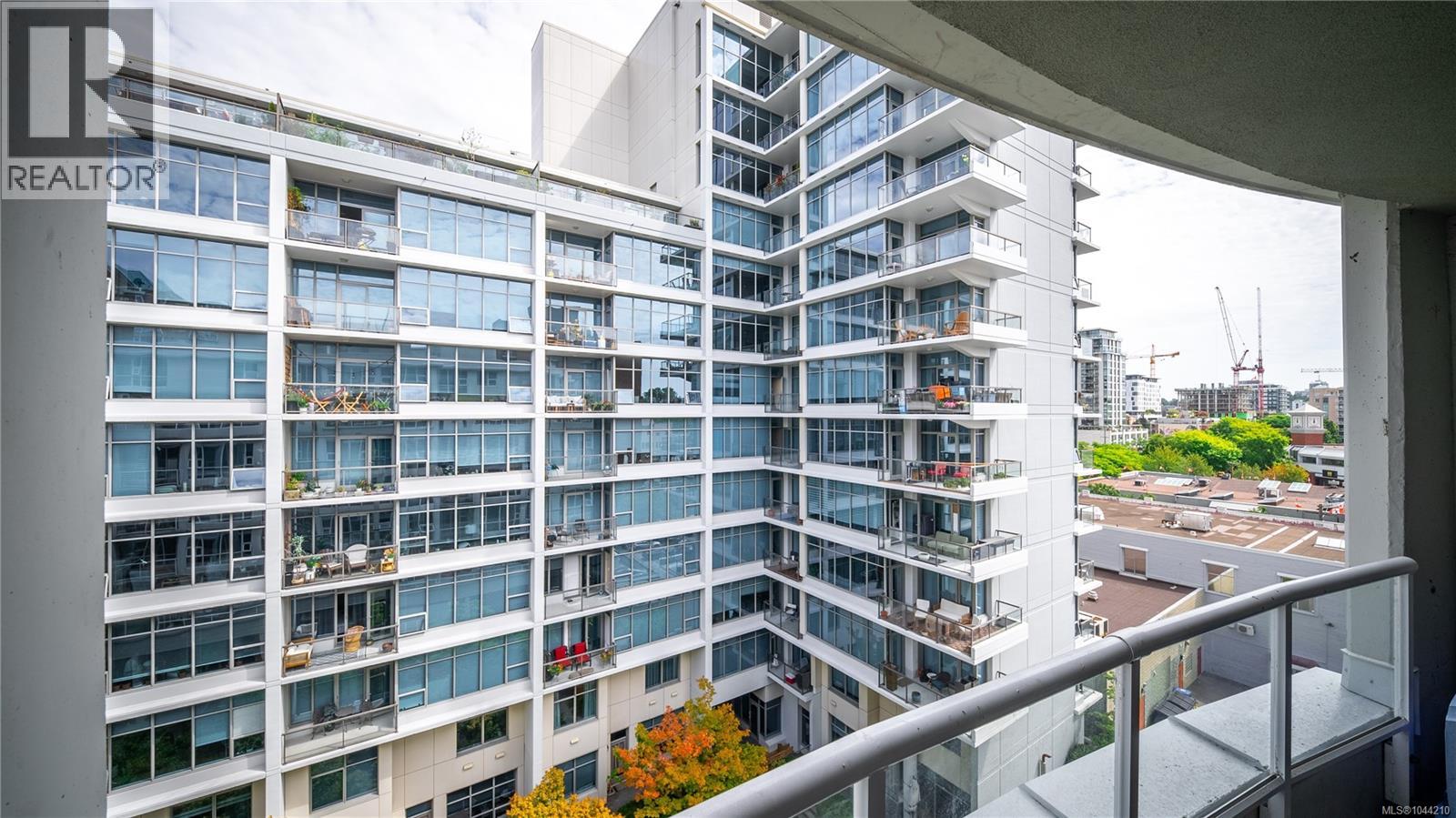 #701 860 View St - 12