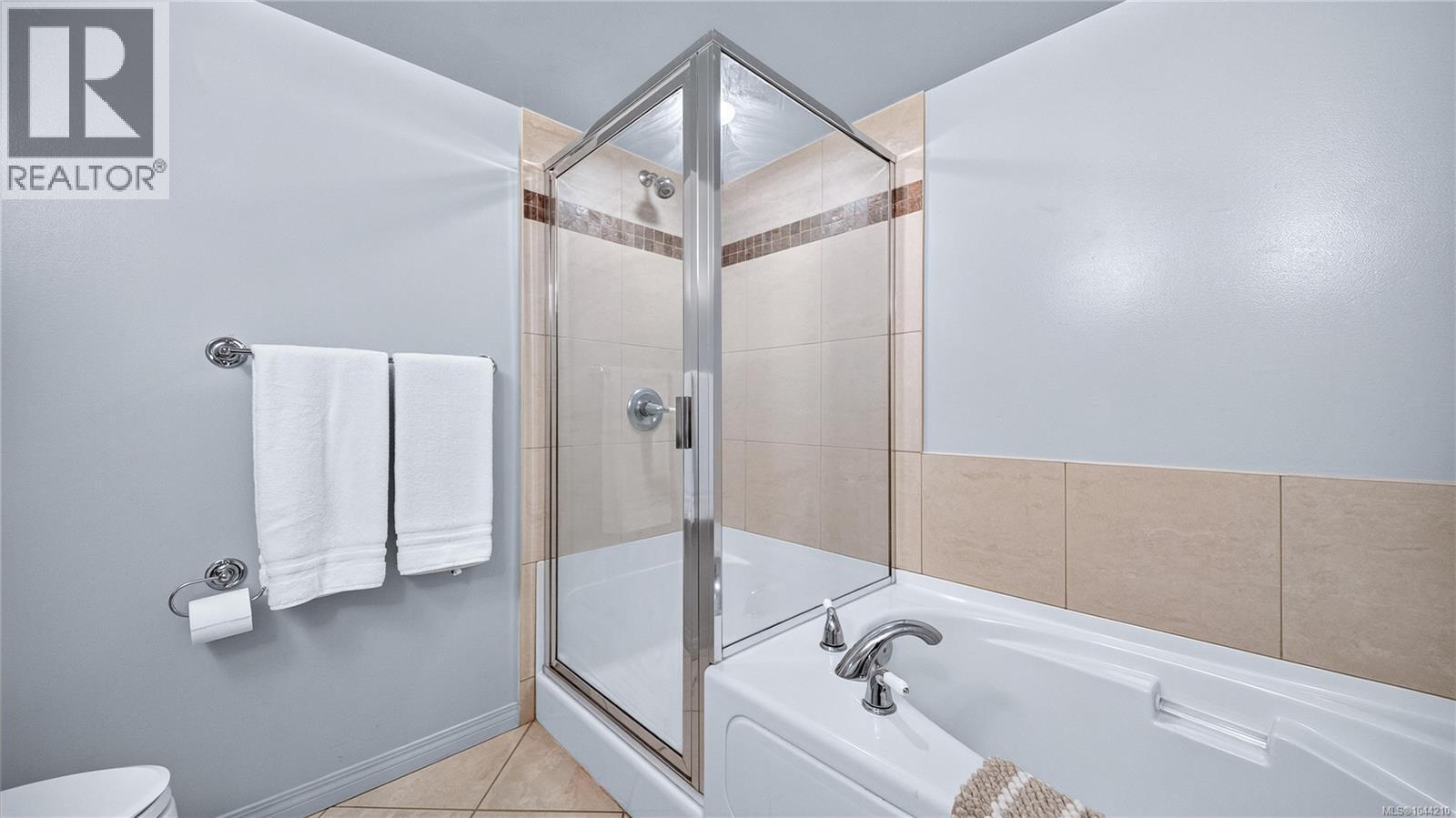 #701 860 View St - 37