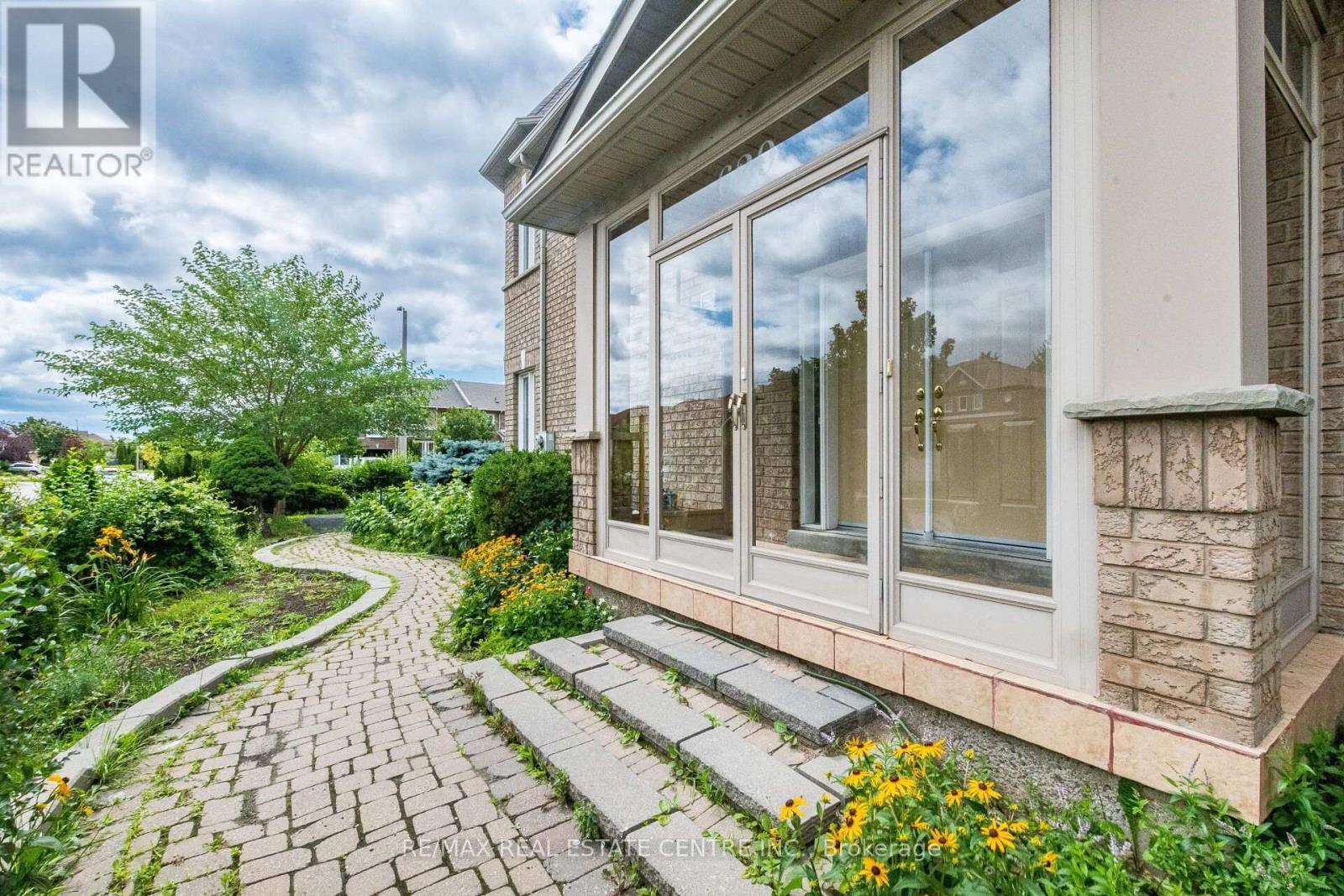 629 LUMBERTON CRESCENT - 4
