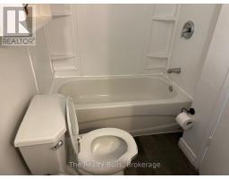 Bedroom 3 - 18 Forks Road E, Welland, ON L3B5K1 Photo 8