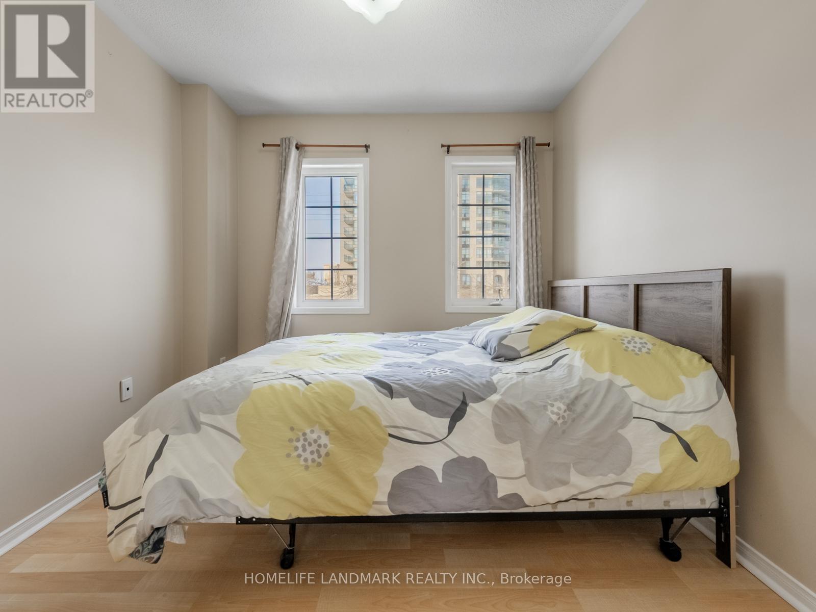 #28 4950 ALBINA WAY - 23