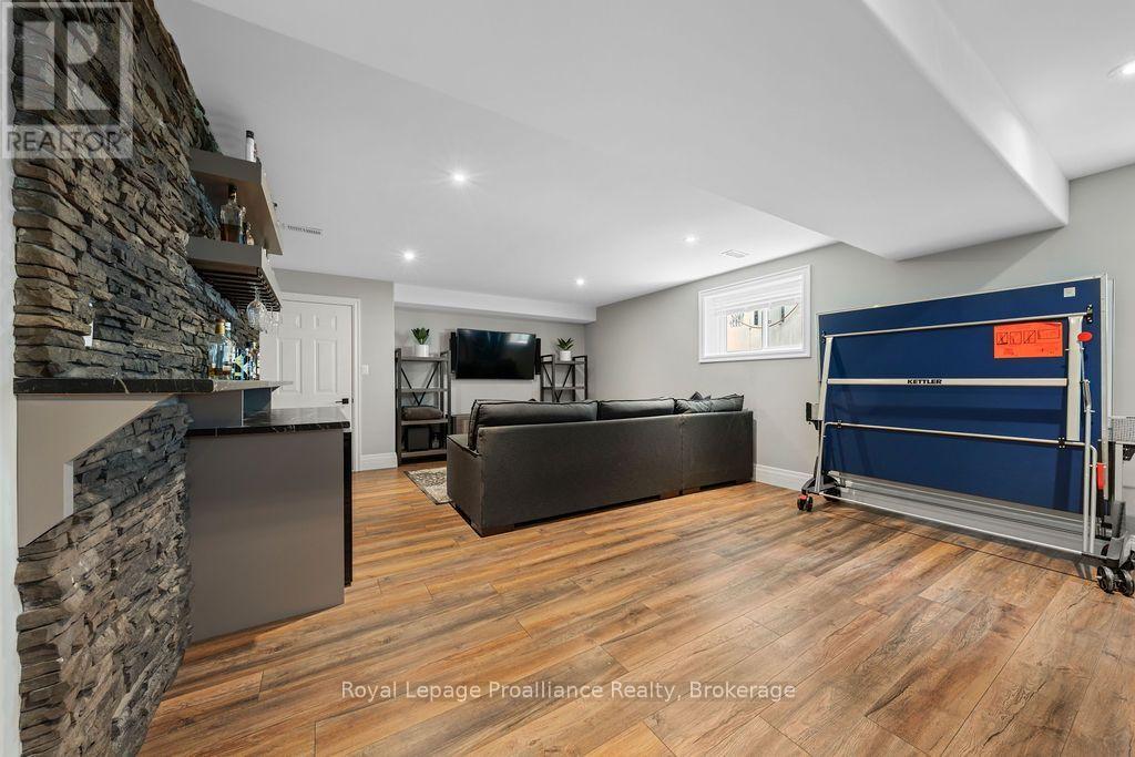 45 AMBROSIA TERRACE - 33