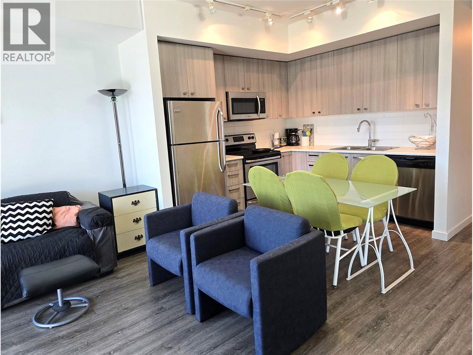 202 935 Academy Way, Kelowna