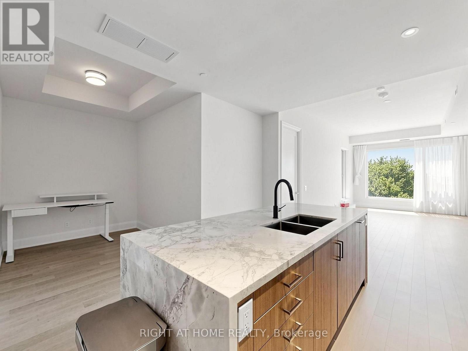 #615 280 HOWLAND AVENUE - 15