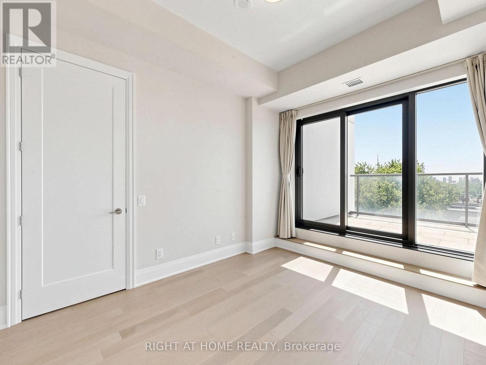 #615 280 HOWLAND AVENUE - 23