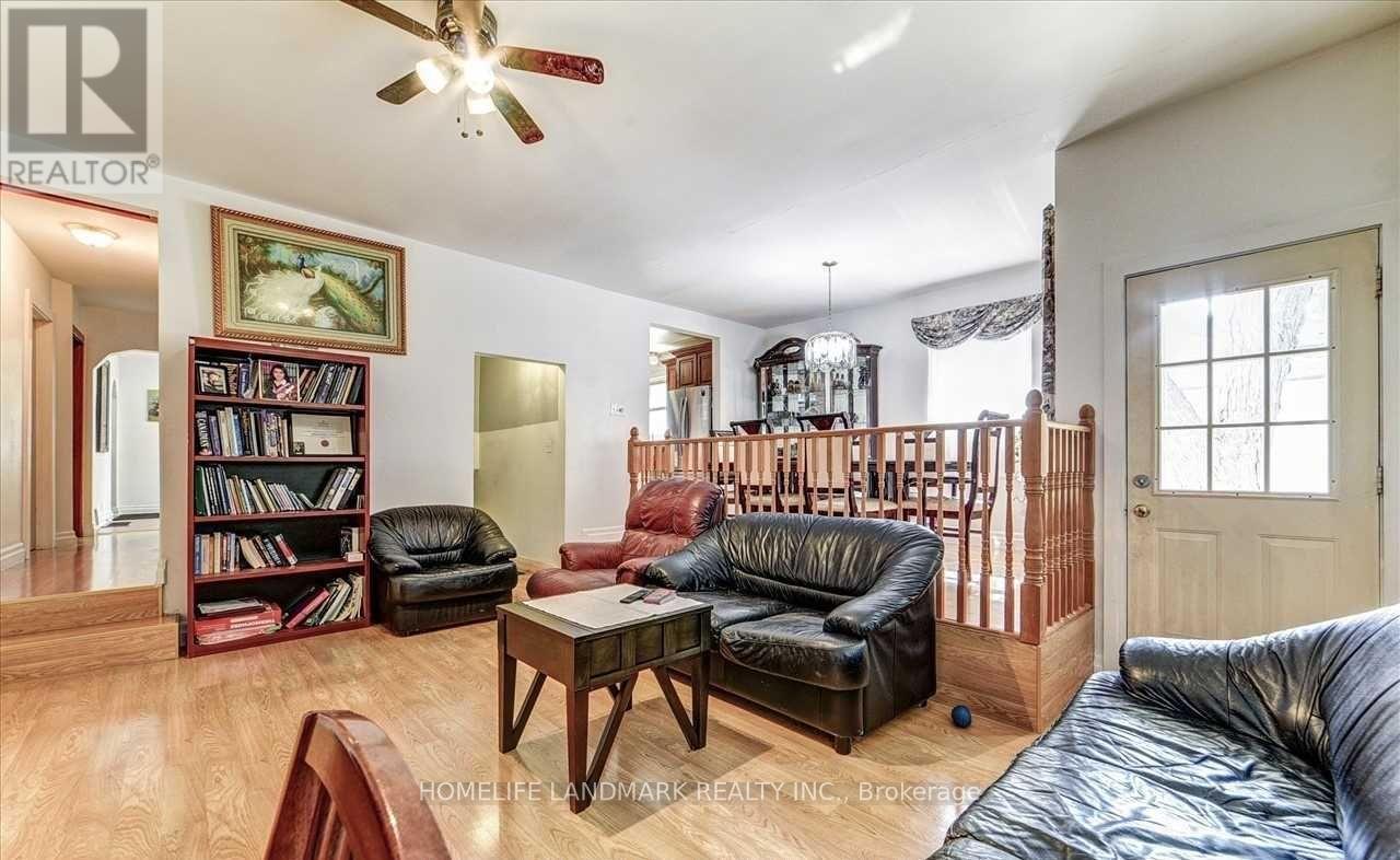 62 PETER STREET - 13