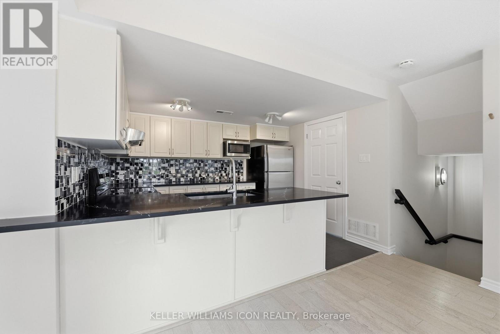 House for Rent in Ottawa – 689B SUE HOLLOWAY DRIVE, Ottawa – By Peter Sagos - Image 9