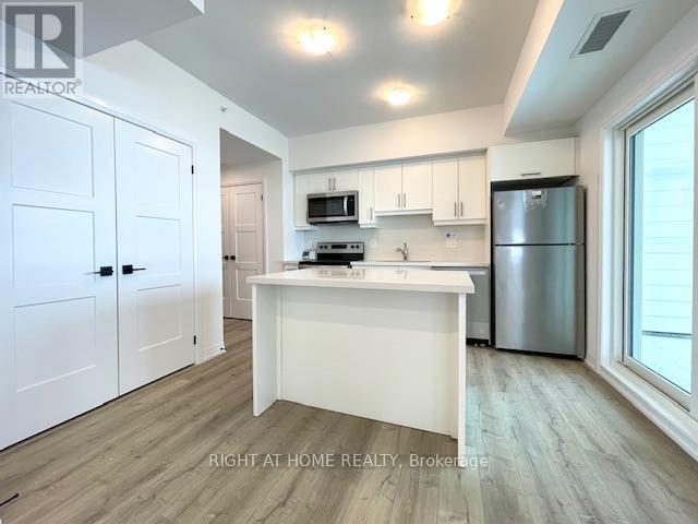 #102 15 KNEESHAW DRIVE - 2