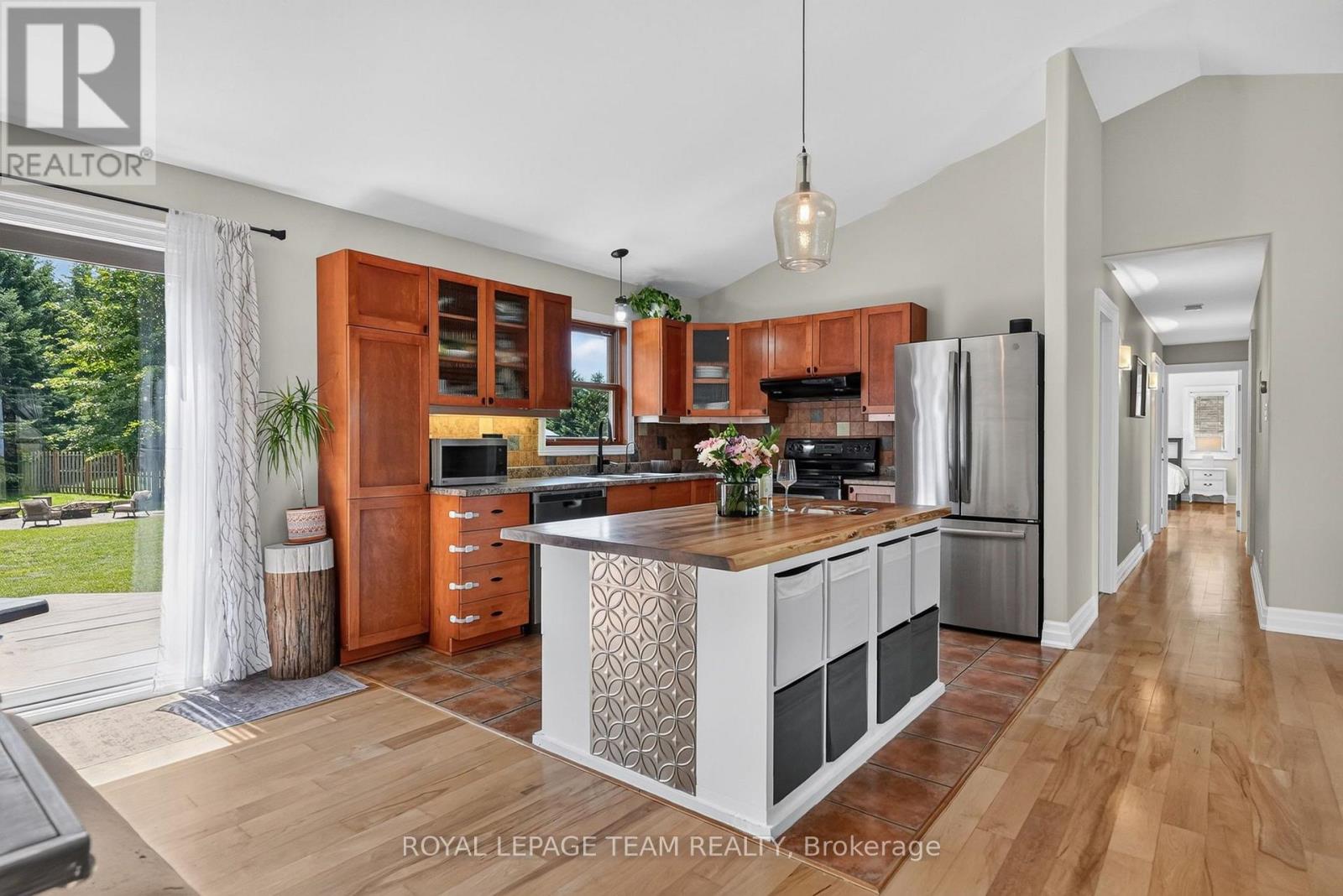 4 Bed, 2 Bath House for Sale in Ottawa – 1550 STANLEYFIELD CRESCENT, Ottawa – MLS# X13590702 - Image 22