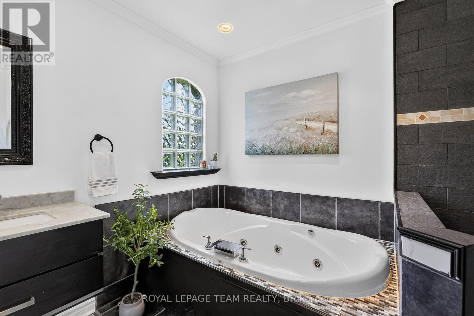 4 Bed, 2 Bath House for Sale in Ottawa – 1550 STANLEYFIELD CRESCENT, Ottawa – MLS# X13590702 - Image 50