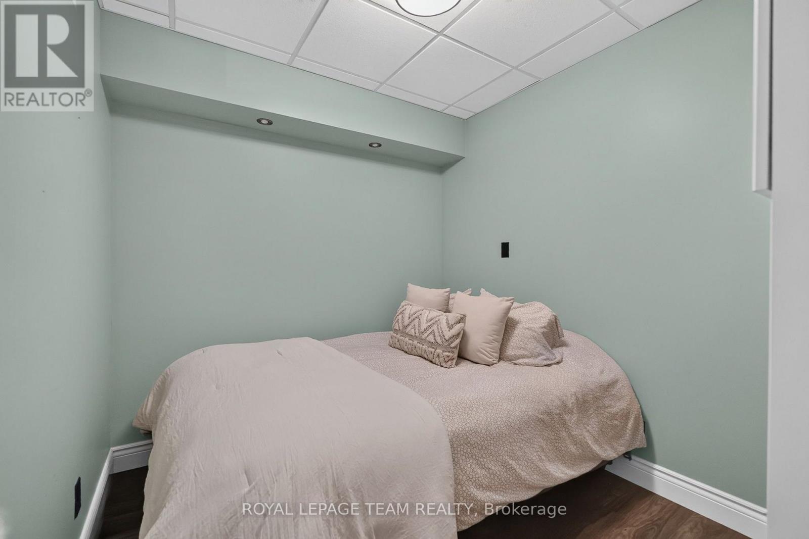 4 Bed, 2 Bath House for Sale in Ottawa – 1550 STANLEYFIELD CRESCENT, Ottawa – MLS# X13590702 - Image 76