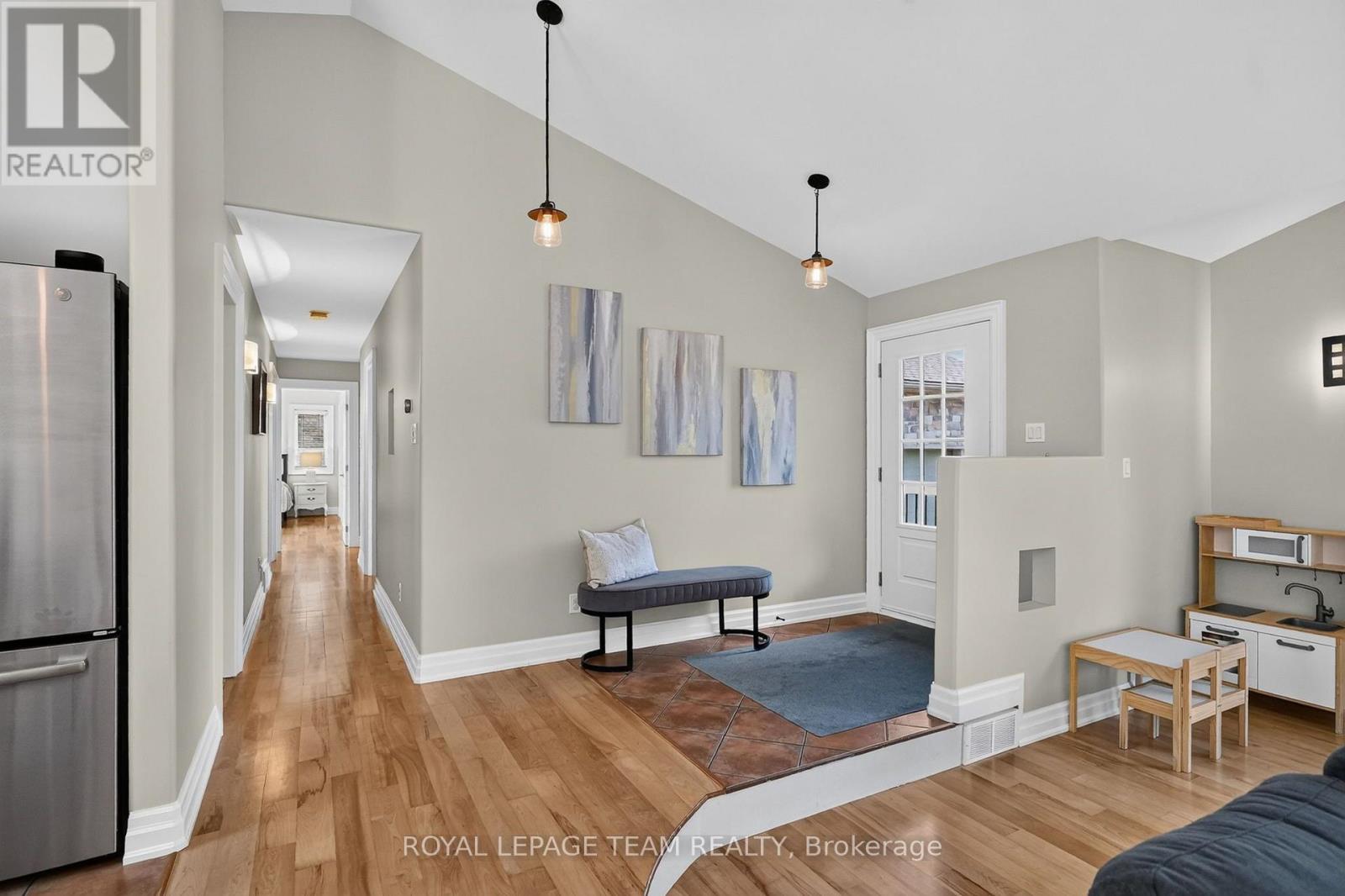 4 Bed, 2 Bath House for Sale in Ottawa – 1550 STANLEYFIELD CRESCENT, Ottawa – MLS# X13590702 - Image 10