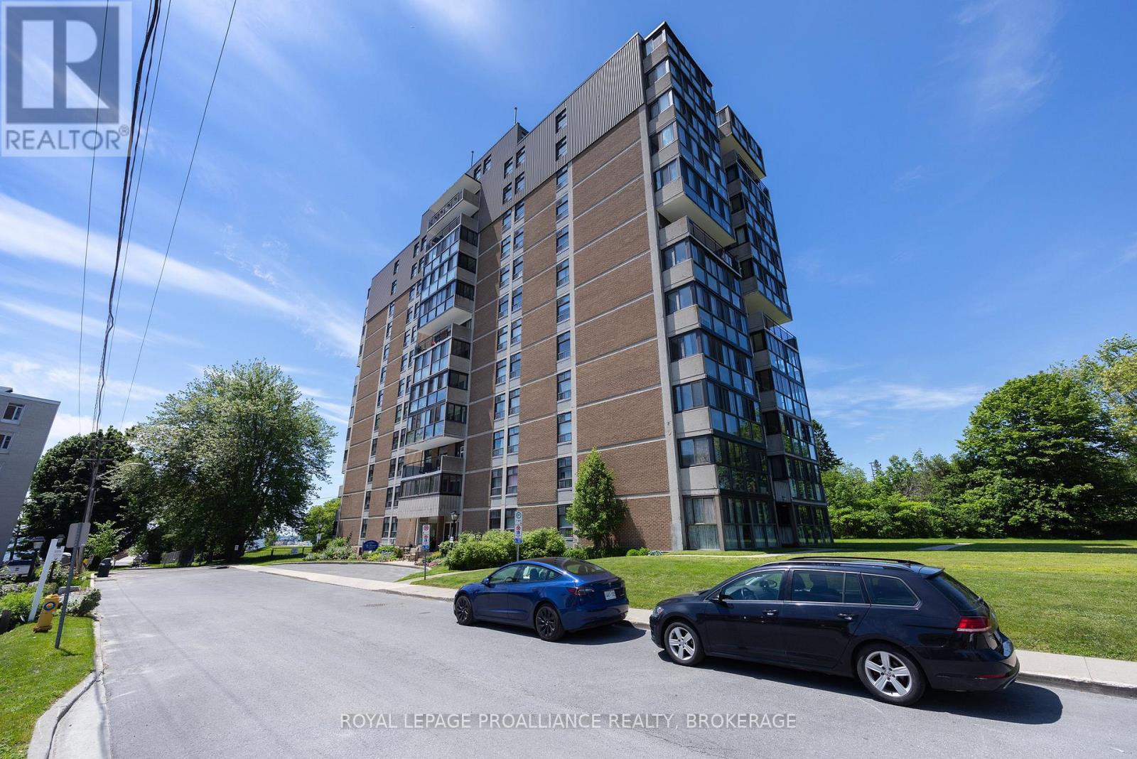 #806 2 MOWAT AVENUE - 2