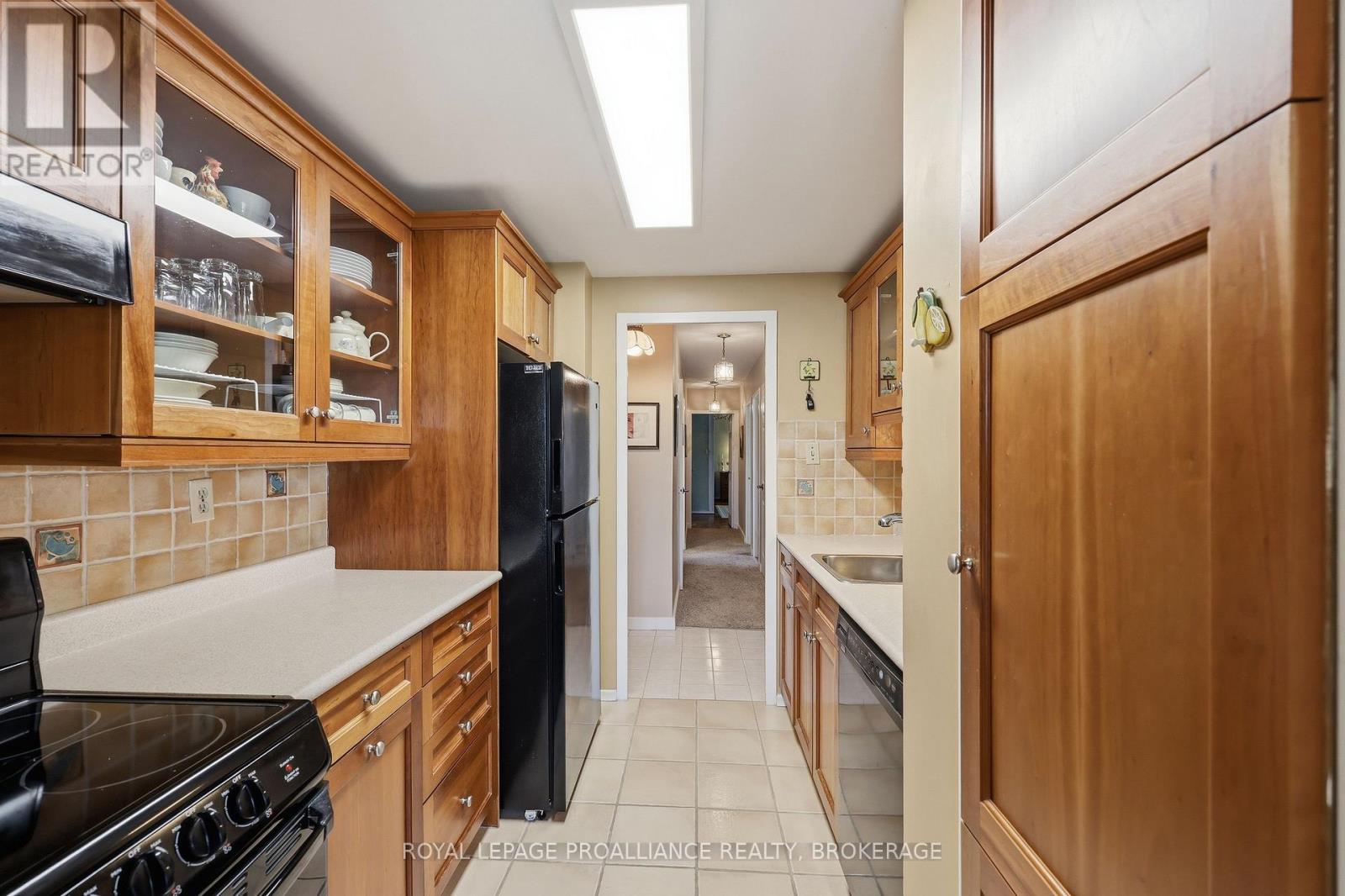 #806 2 MOWAT AVENUE - Image 23