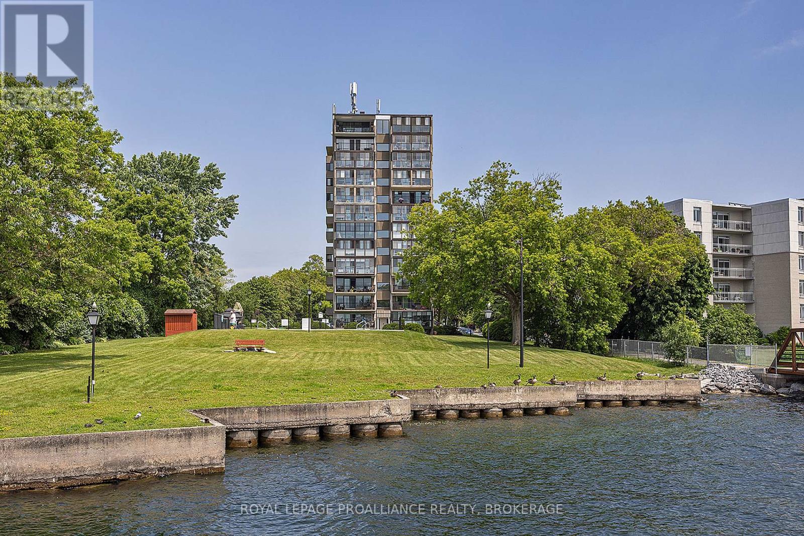 #806 2 MOWAT AVENUE - Image 11