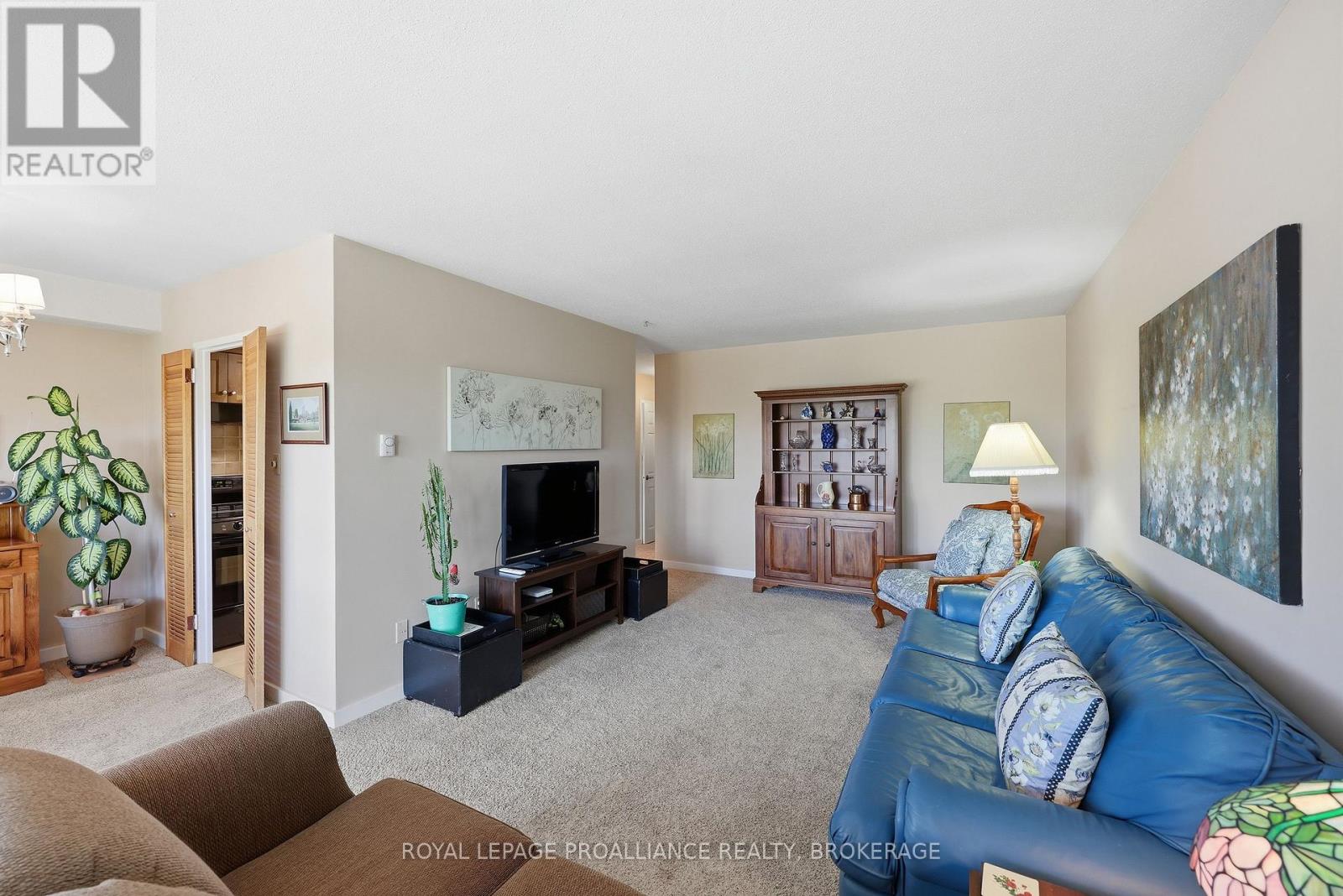 #806 2 MOWAT AVENUE - Image 27