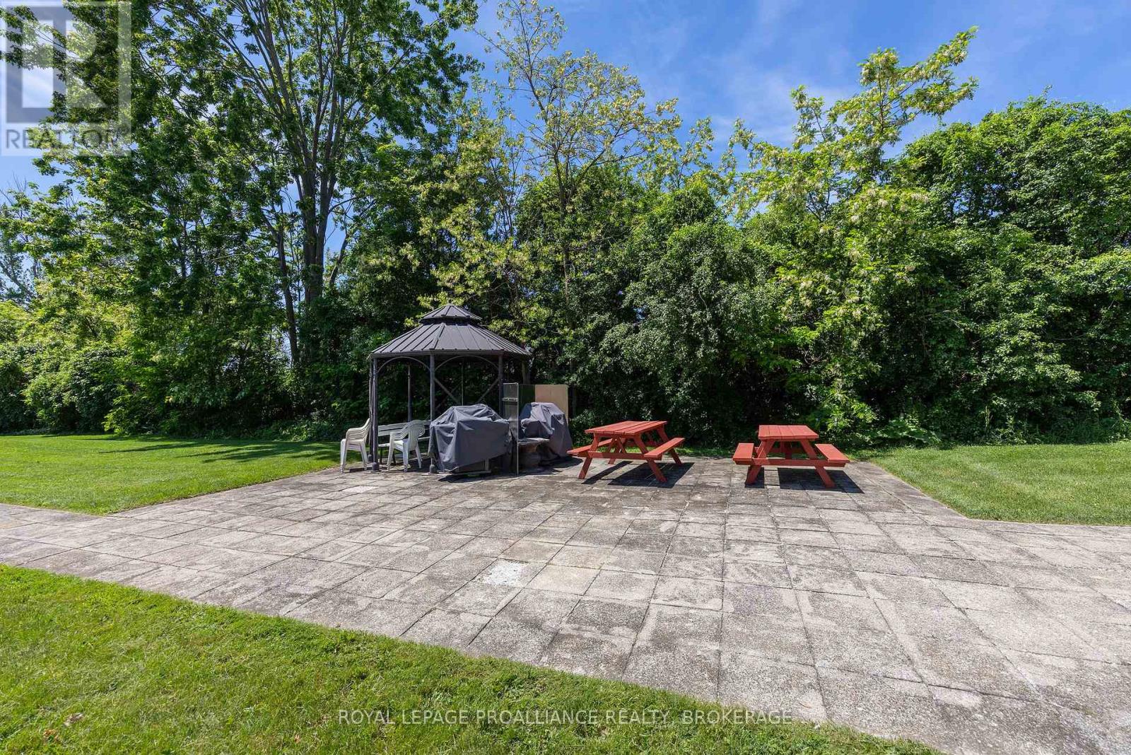 #806 2 MOWAT AVENUE - Image 36
