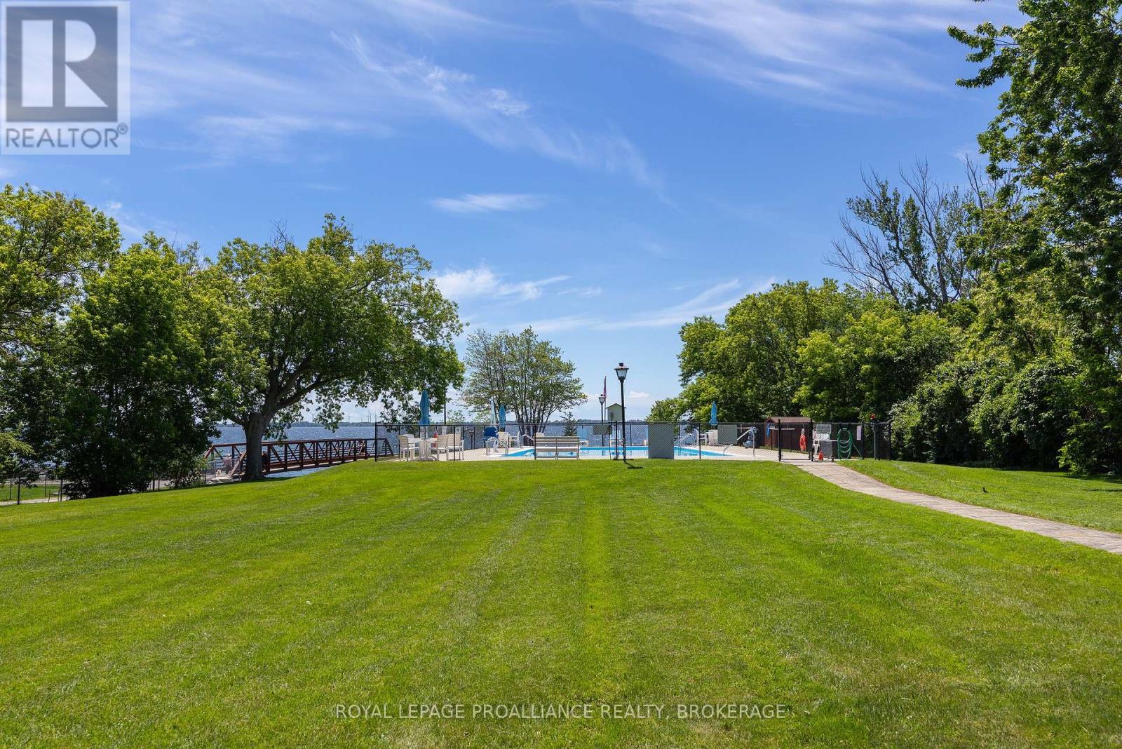 #806 2 MOWAT AVENUE - Image 38