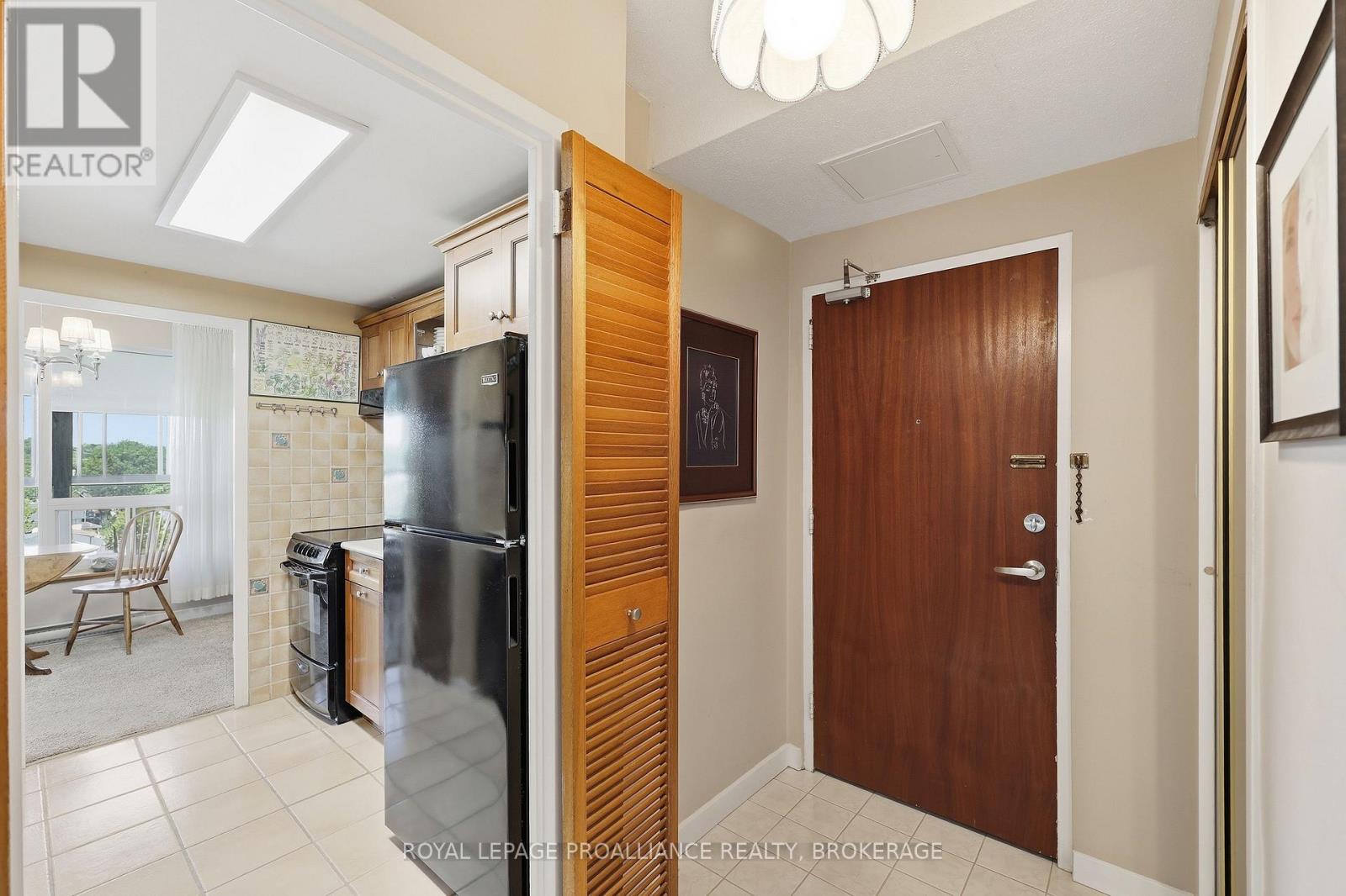 #806 2 MOWAT AVENUE - Image 20