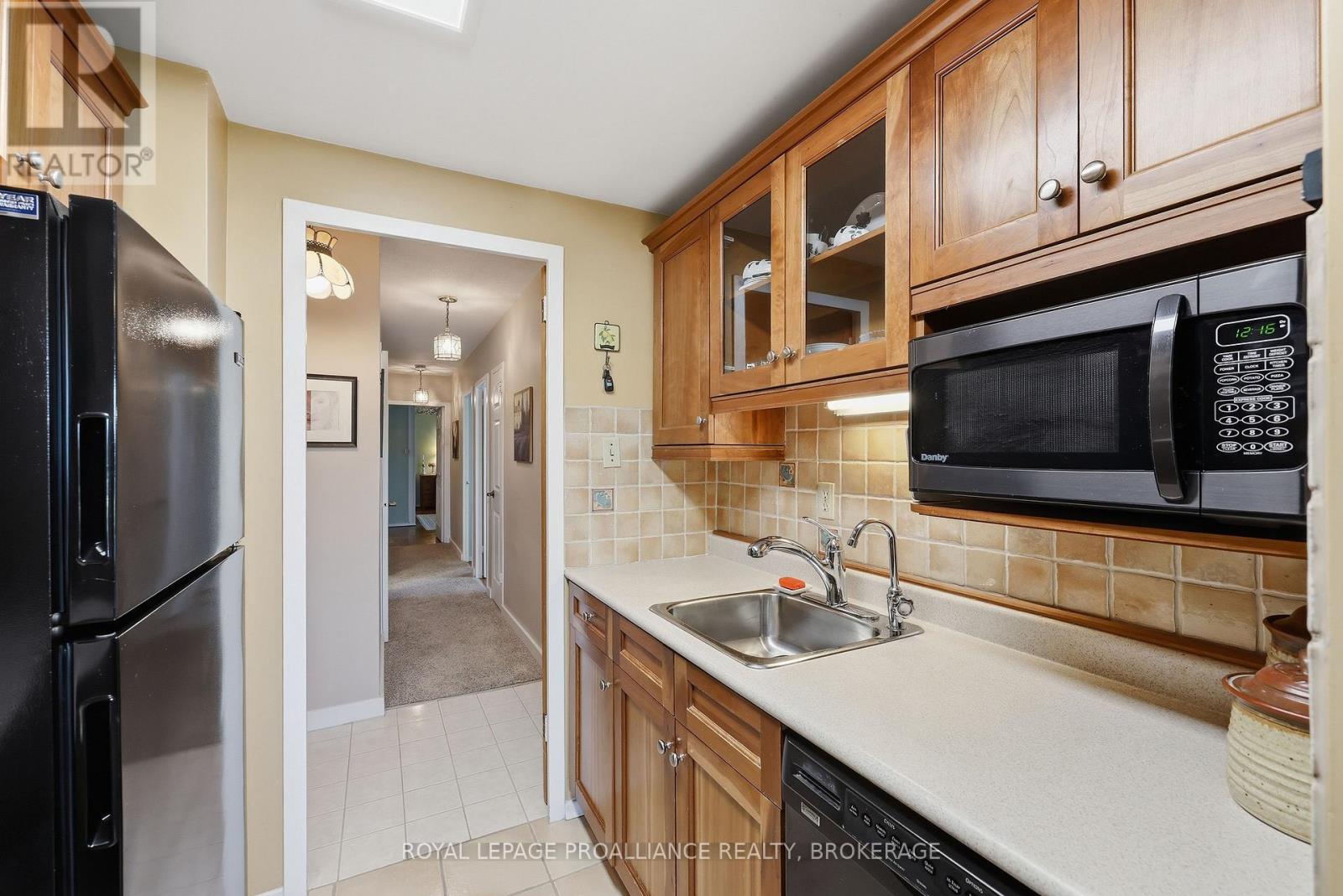 #806 2 MOWAT AVENUE - Image 24