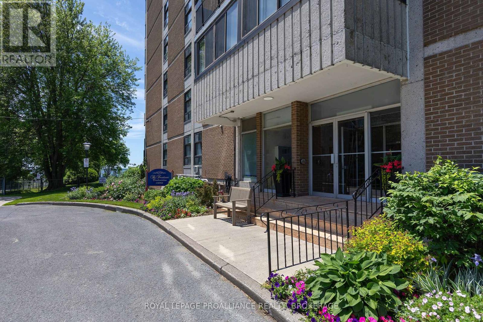 #806 2 MOWAT AVENUE - Image 3
