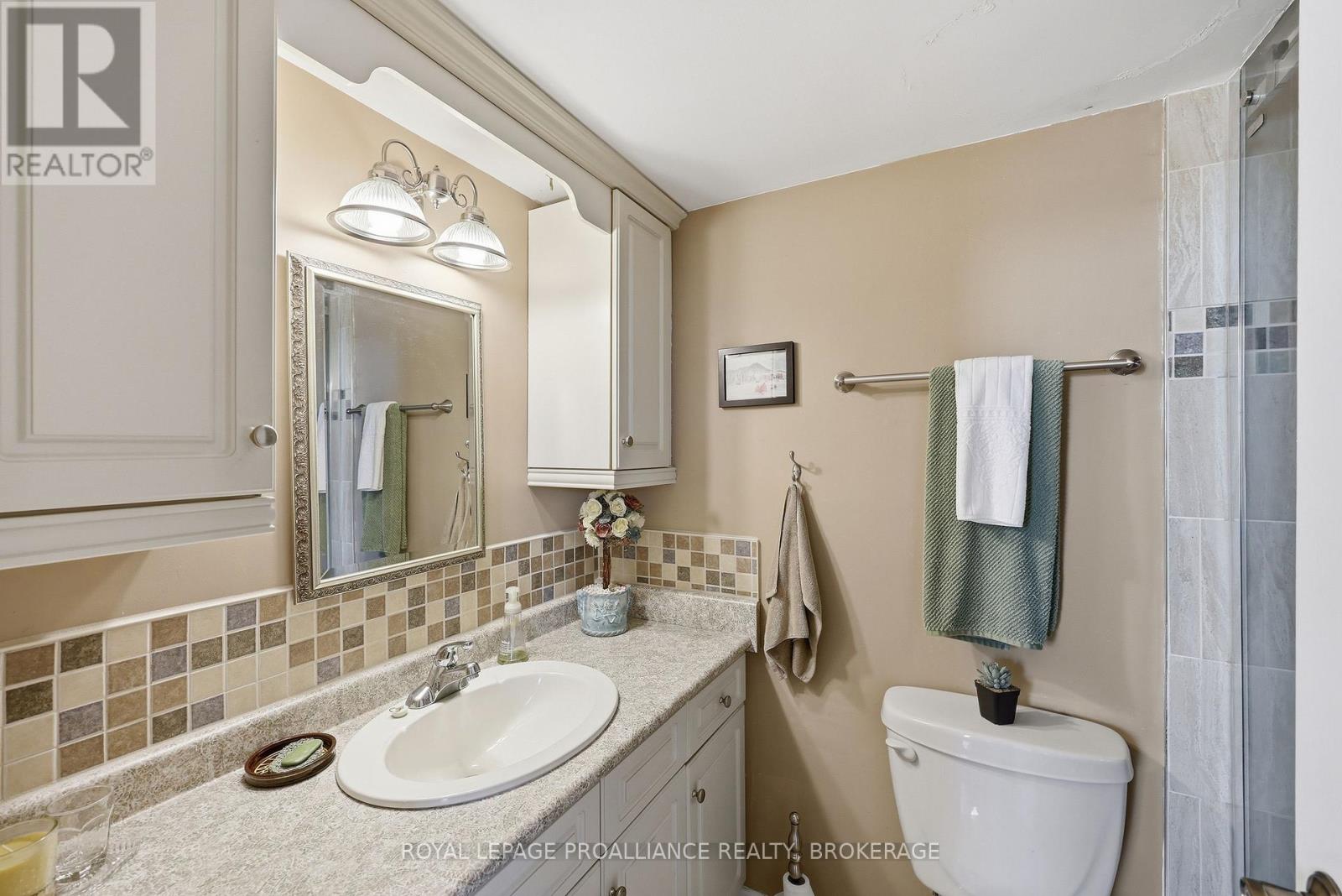 #806 2 MOWAT AVENUE - Image 37