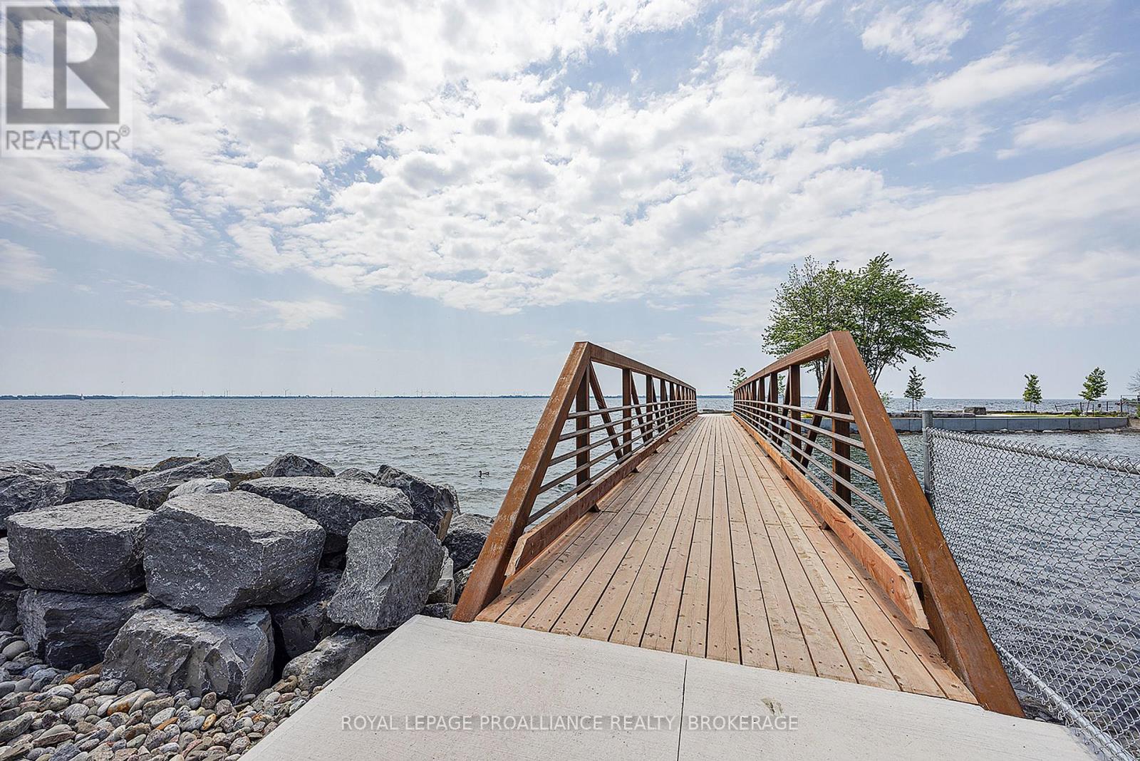 #806 2 MOWAT AVENUE - Image 9