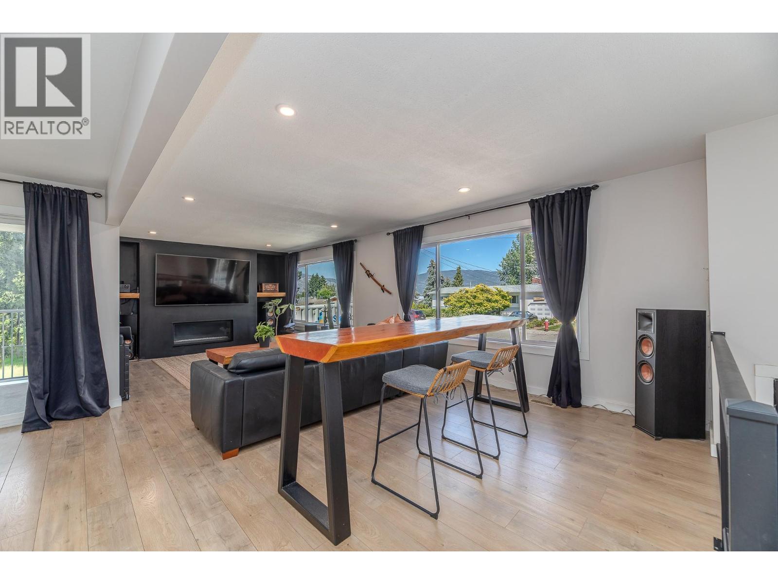 12610 WRIGHT Avenue, Summerland