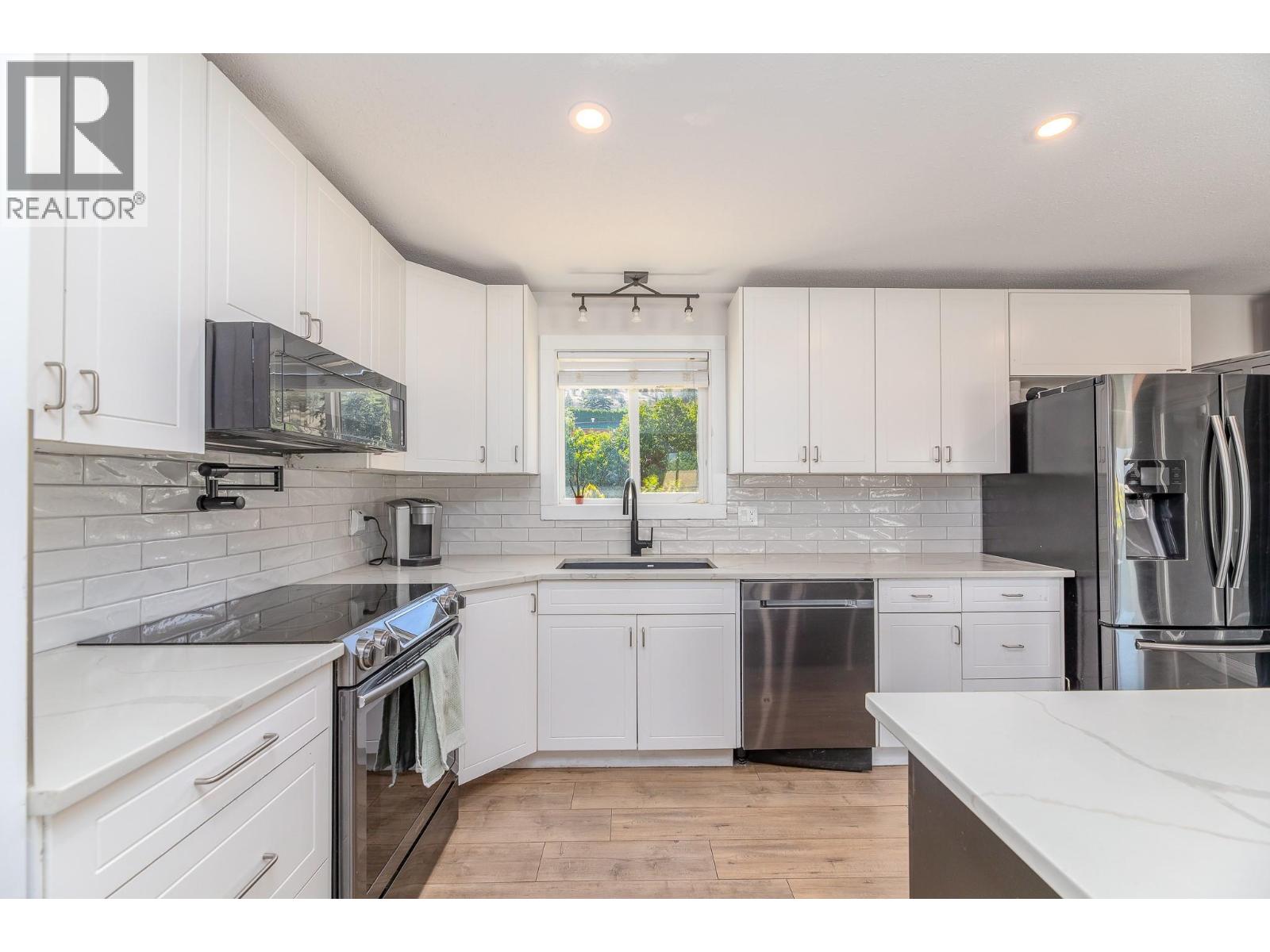 12610 WRIGHT Avenue, Summerland