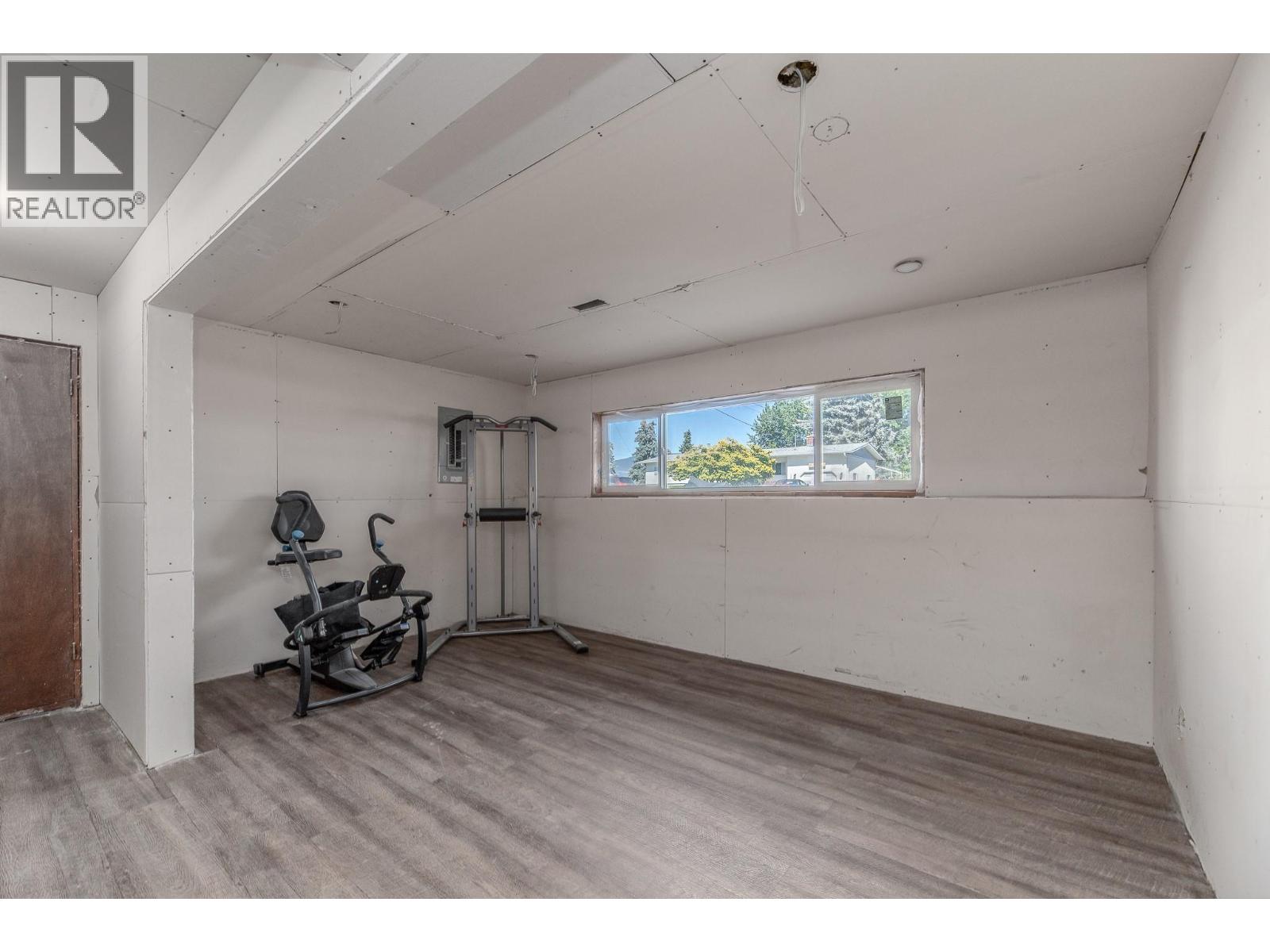12610 WRIGHT Avenue, Summerland