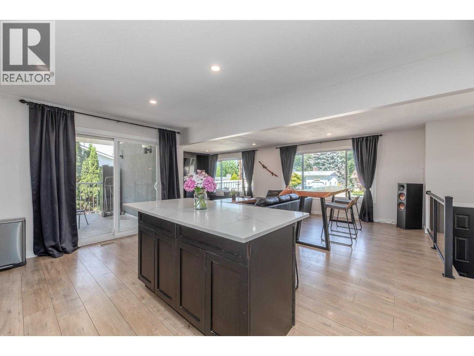 12610 WRIGHT Avenue, Summerland