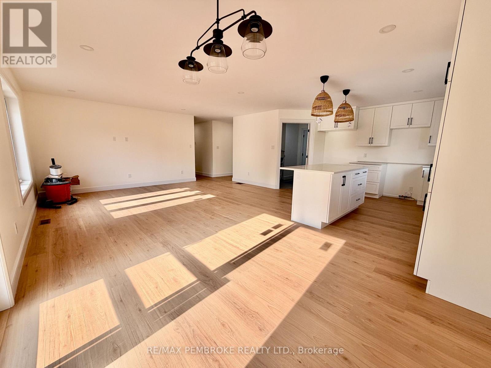 55 EDDY CRESCENT - 5