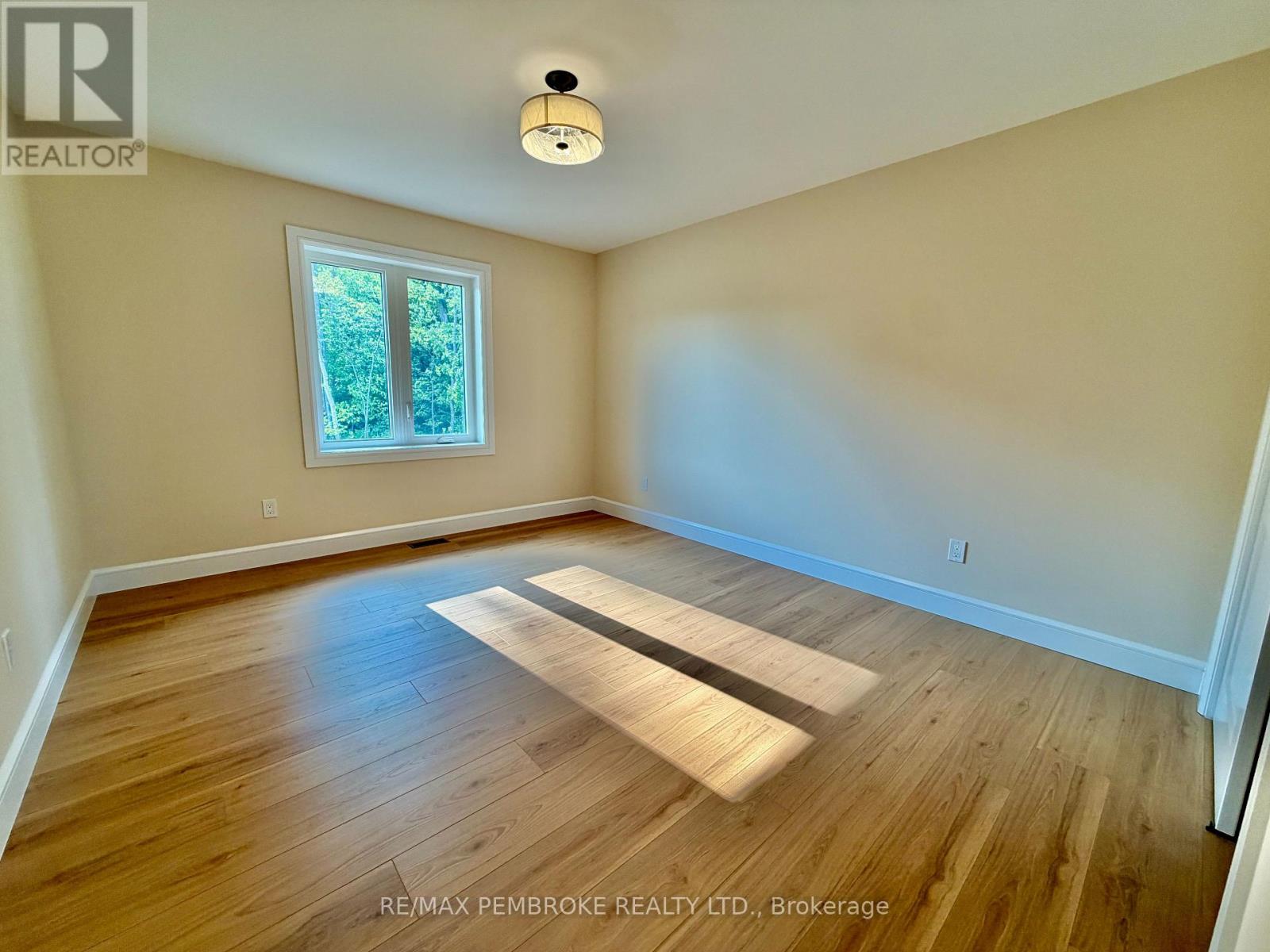 55 EDDY CRESCENT - 8