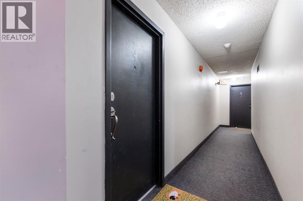 #4 1607 26 Avenue SW - 23
