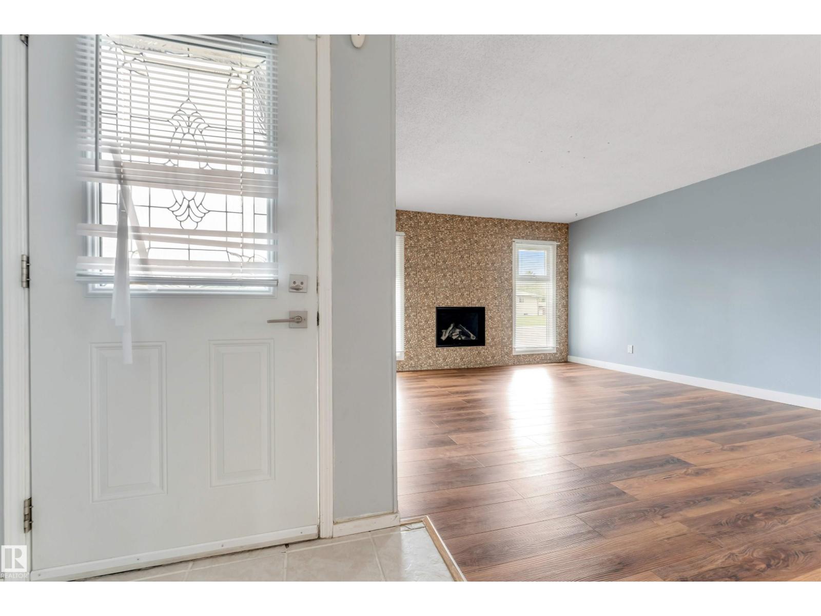 193 WOODVALE RD W NW - 16